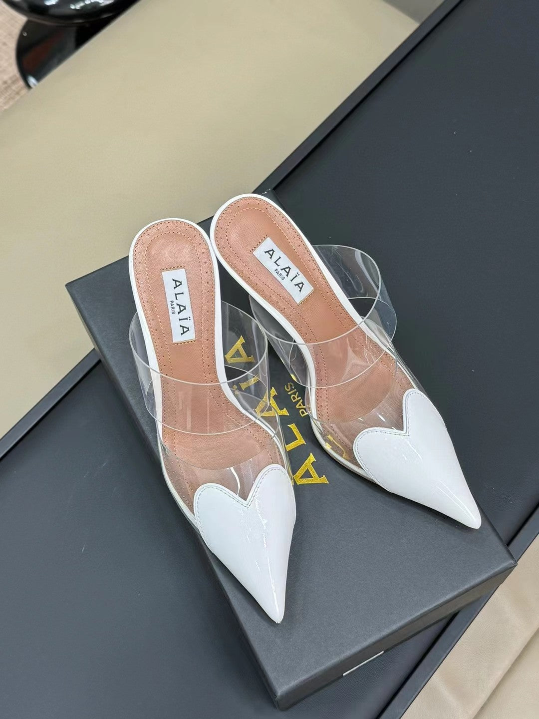 alaia mule 90 optic white heart lambskin