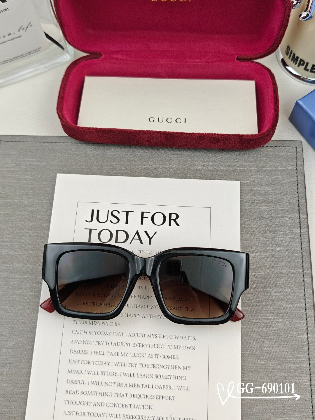 Gucci Sunglasses 561919