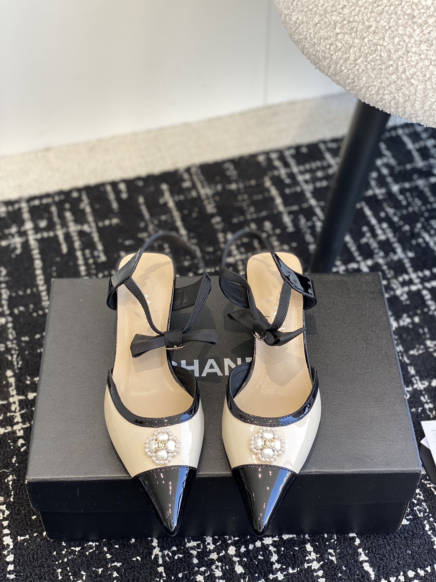 slingbacks 45 beige black patent calfskin