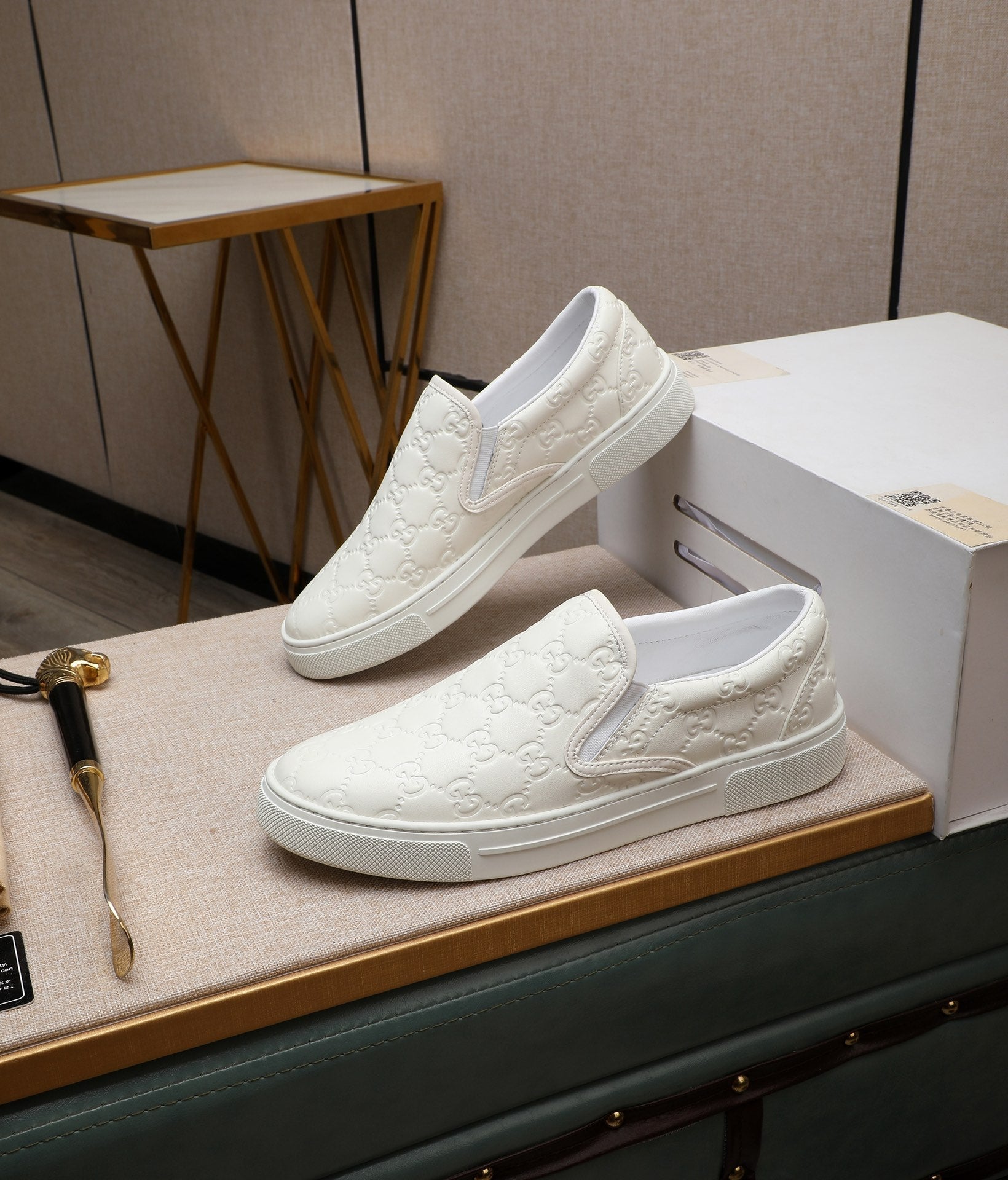 GG Men's Slip on White Embossed Calfskin 518843