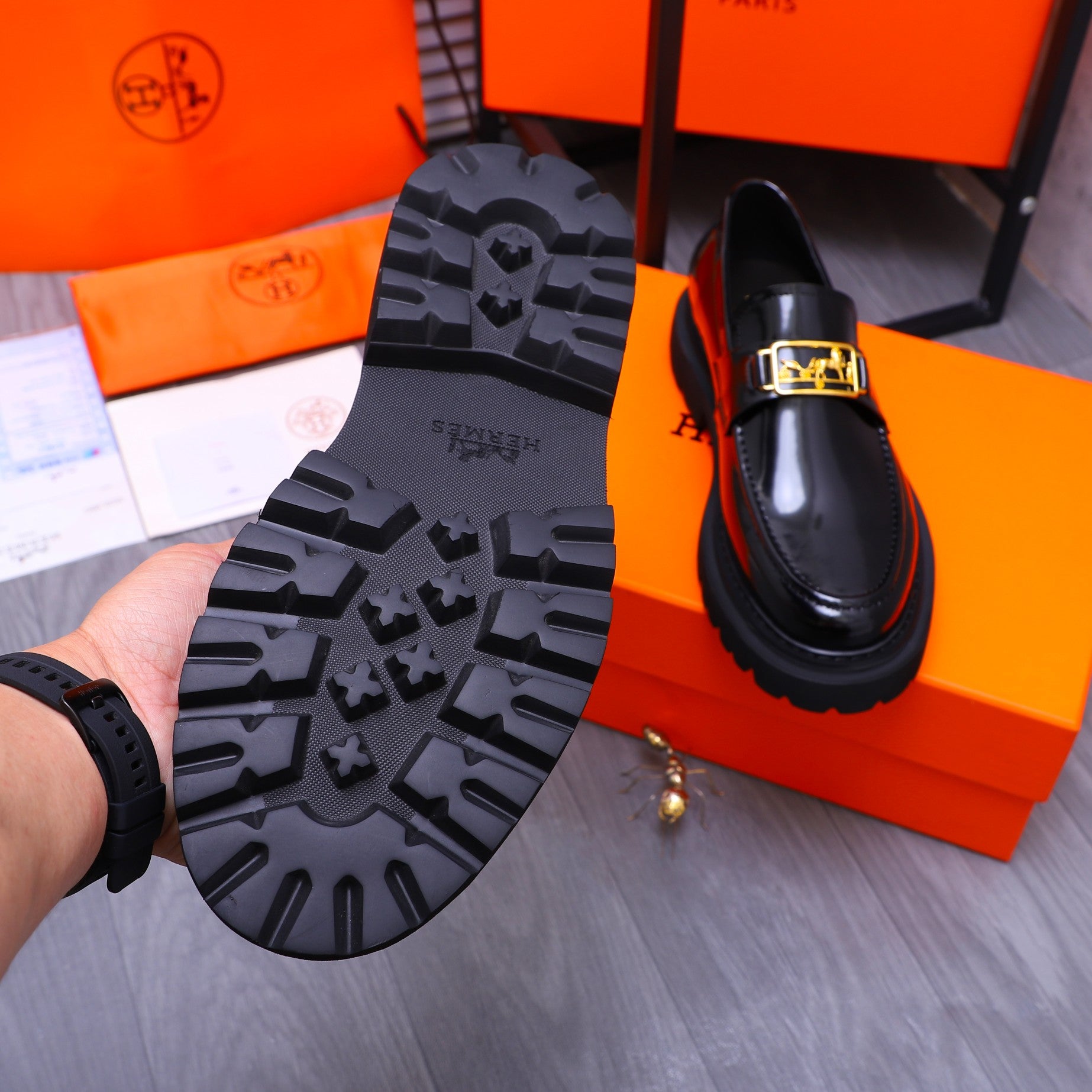 HM GOLD BUCKLE LOAFER GLOSSY BLACK CALFSKIN