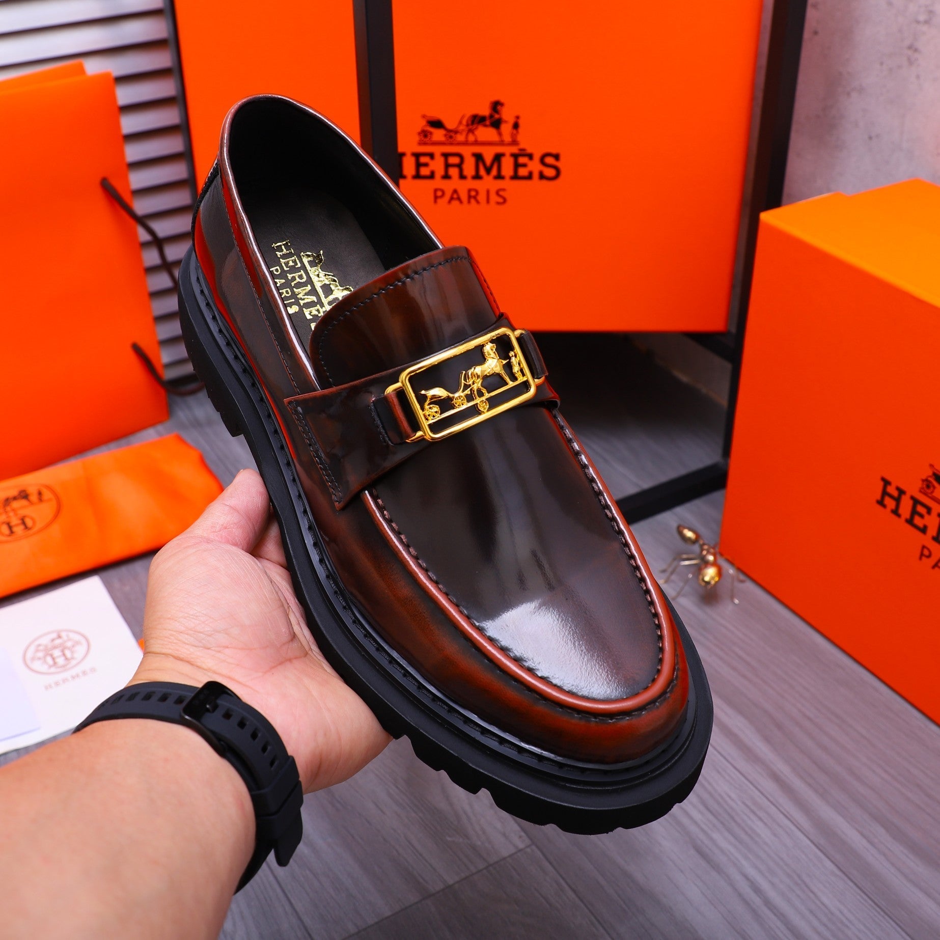HM GOLD BUCKLE LOAFER GLOSSY WINE CALFSKIN