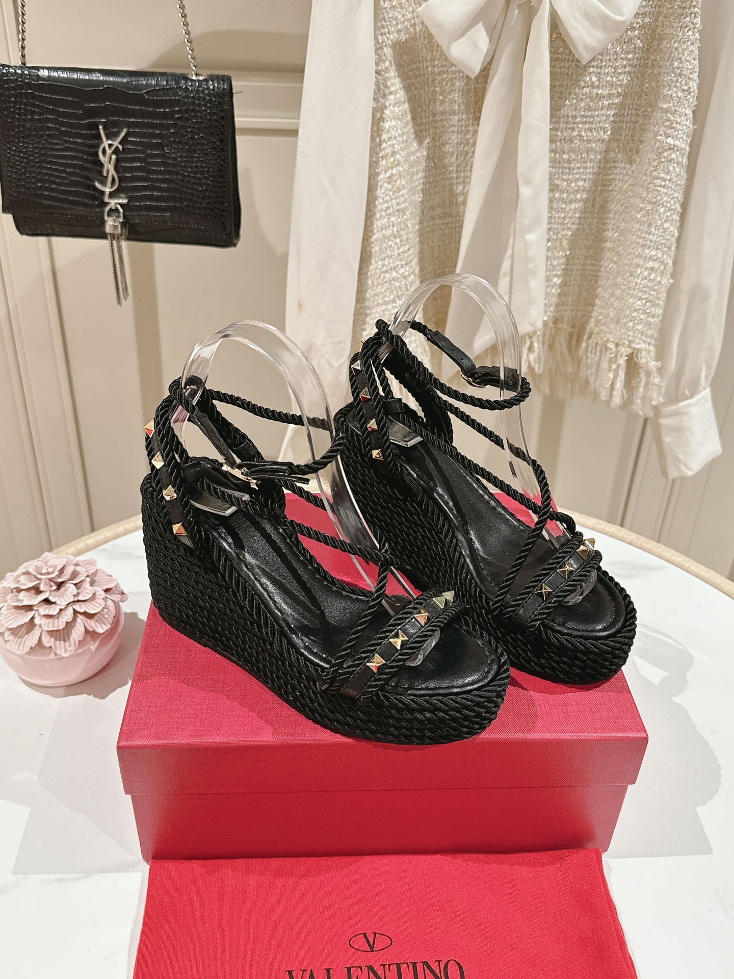 Rockstud Flatform Sandal 10mm In Black Calfskin And Nylon Rope  829393