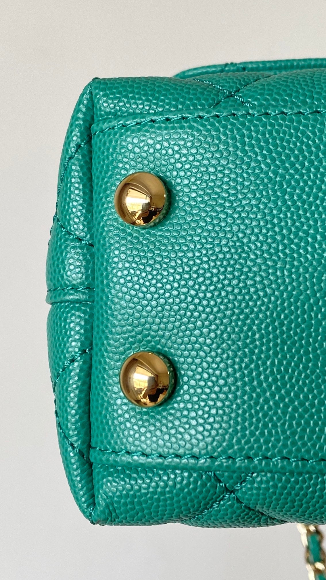 CC 25s Handle Bag 19 Pink Leather Green Caviar Gold Hardware