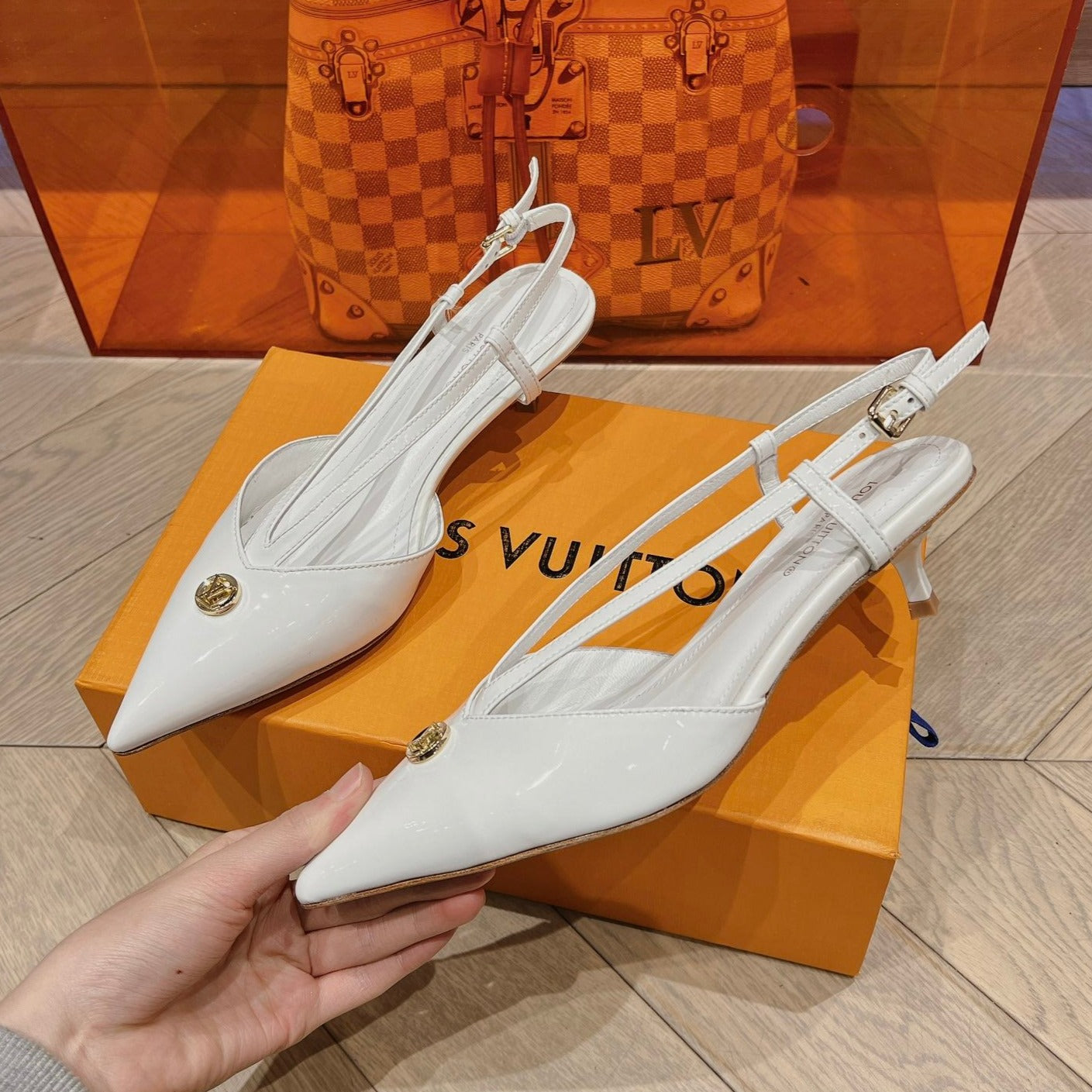 LV LOW HEEL SLINGBACK WHITE