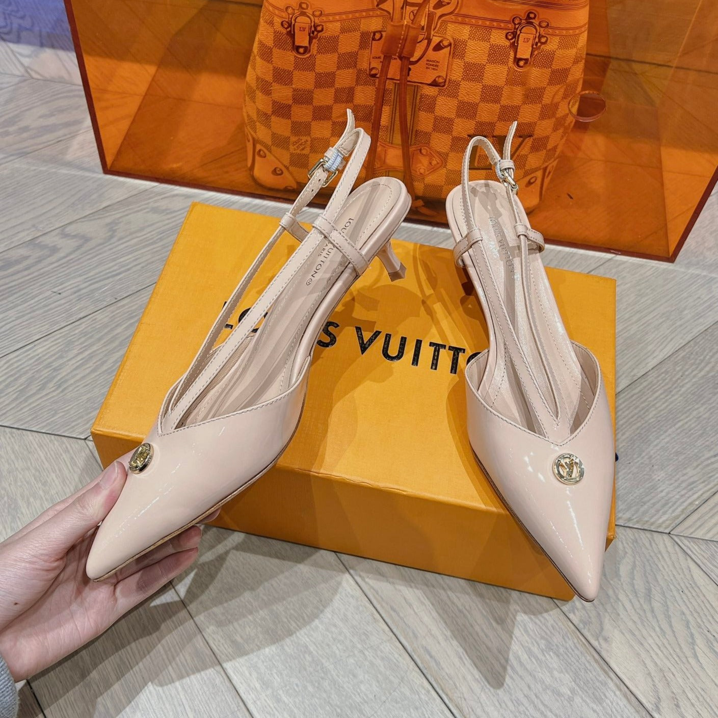 LV LOW HEEL SLINGBACK BEIGE