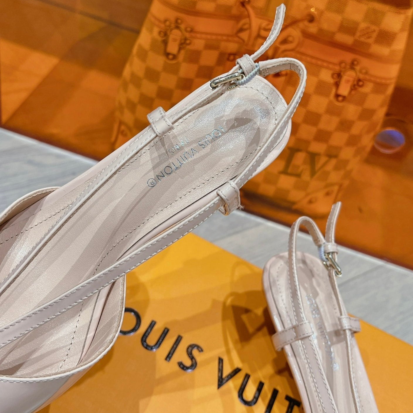 LV LOW HEEL SLINGBACK BEIGE