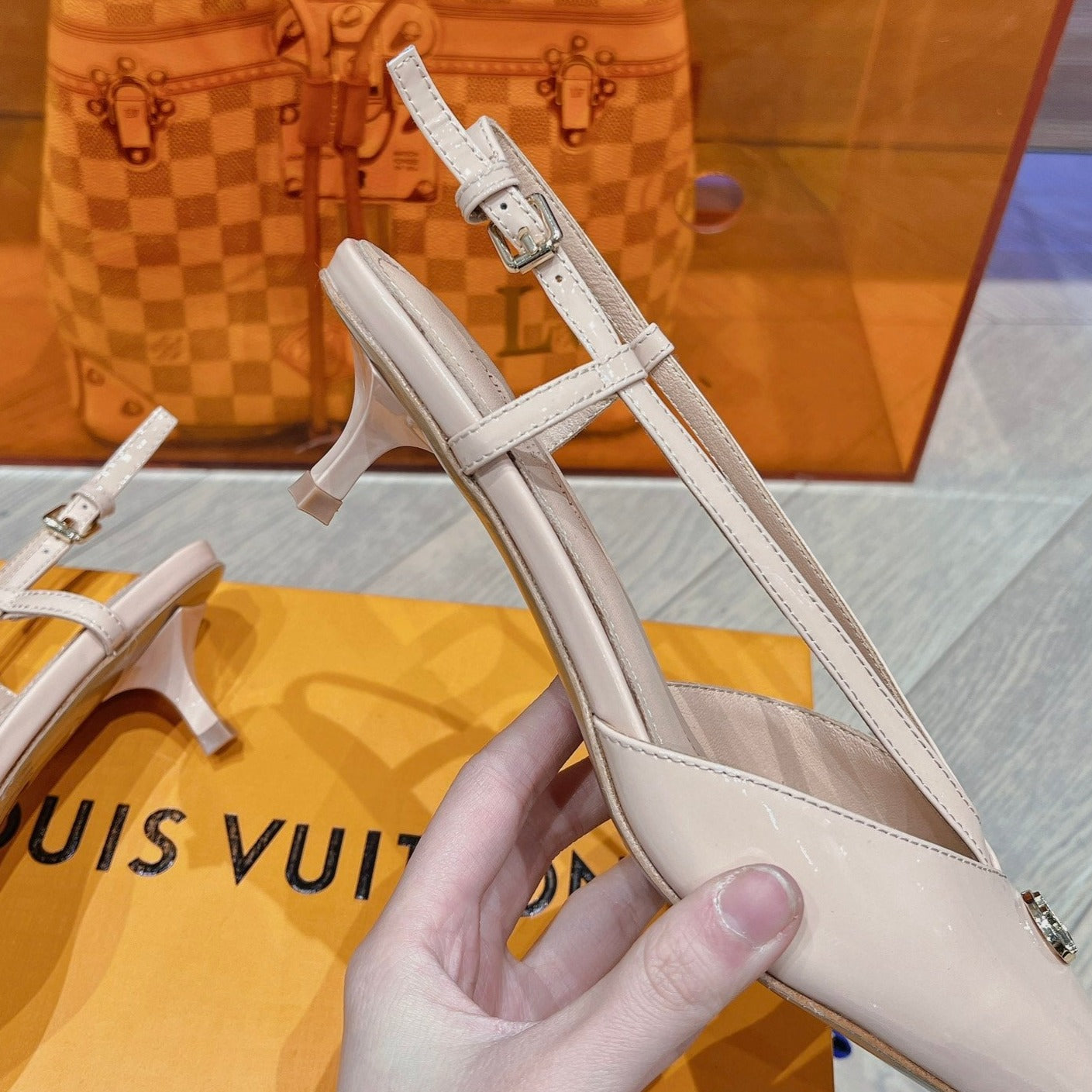 LV LOW HEEL SLINGBACK BEIGE