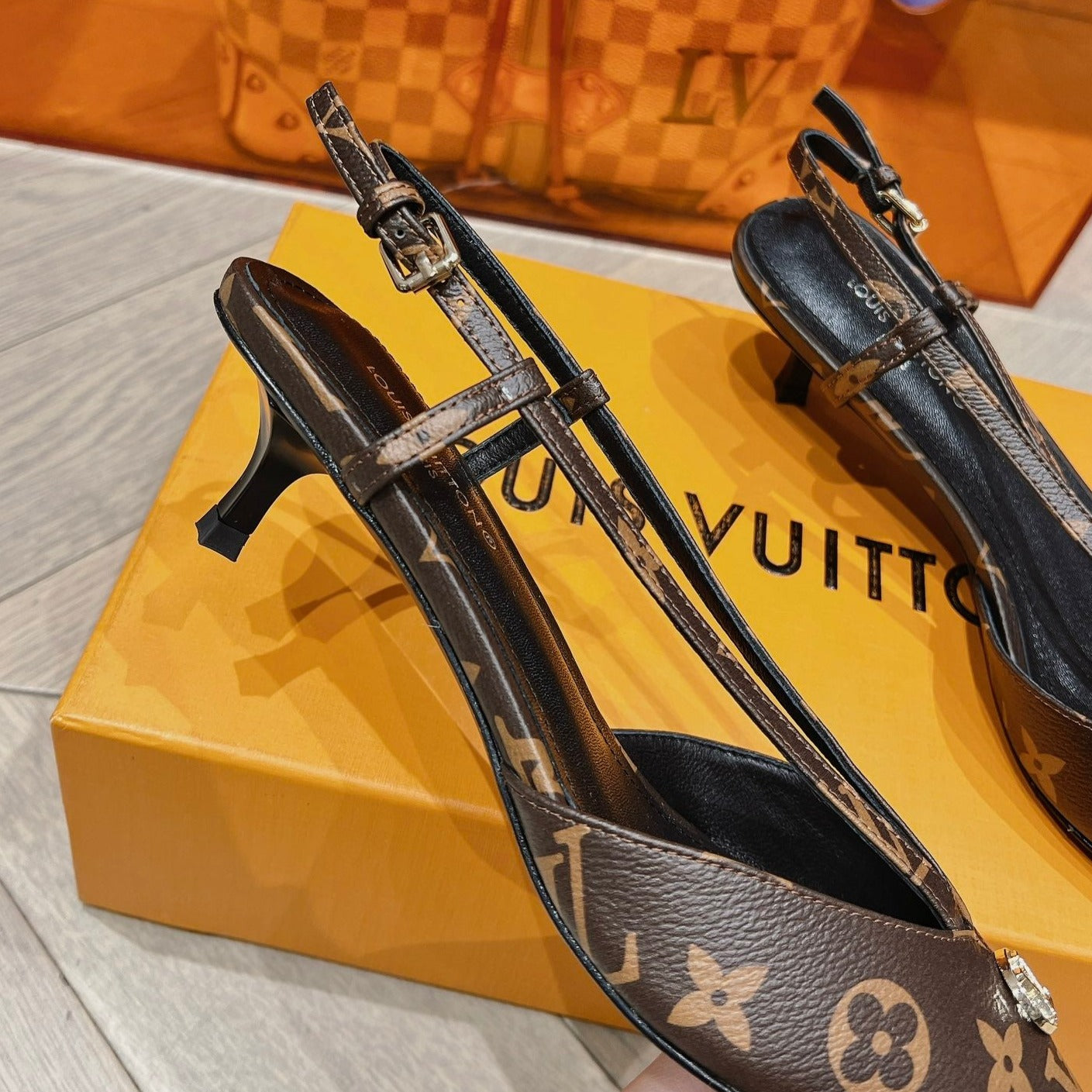 LV LOW HEEL SLINGBACK MONOGRAM CANVAS