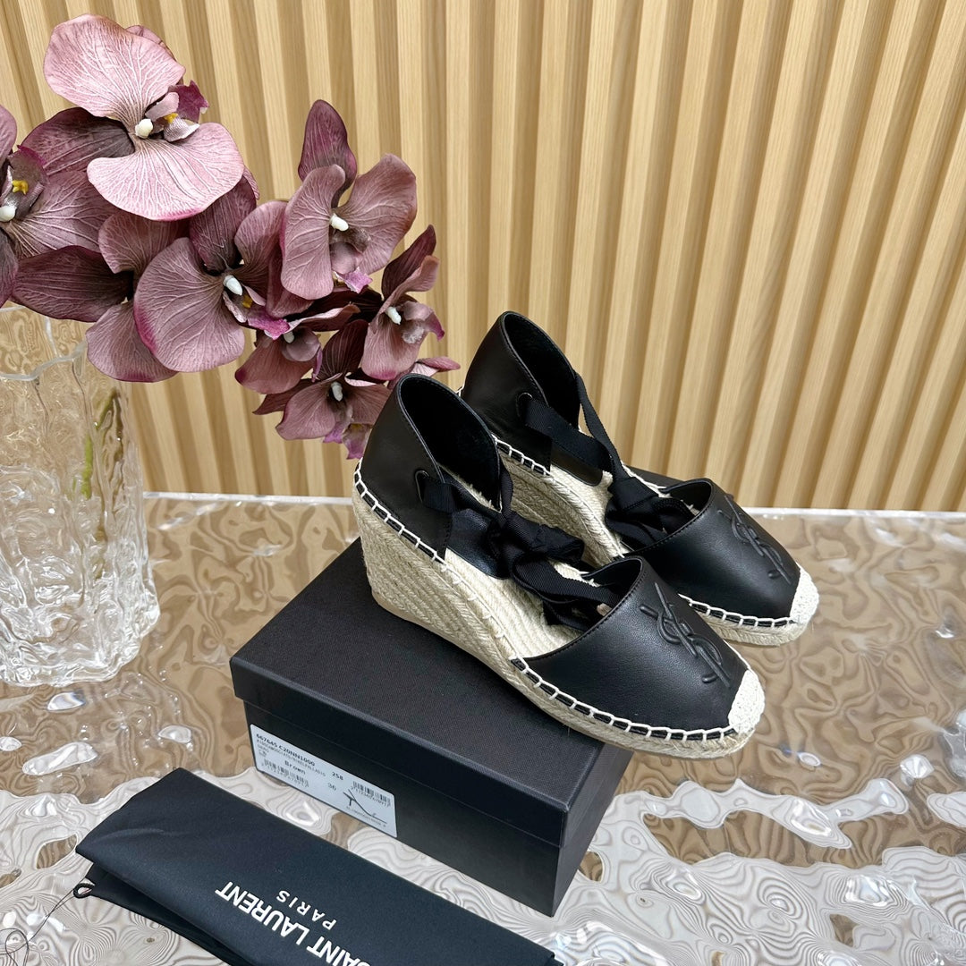 SL WEDGE SANDALS BLACK CALFSKIN AND STRAW