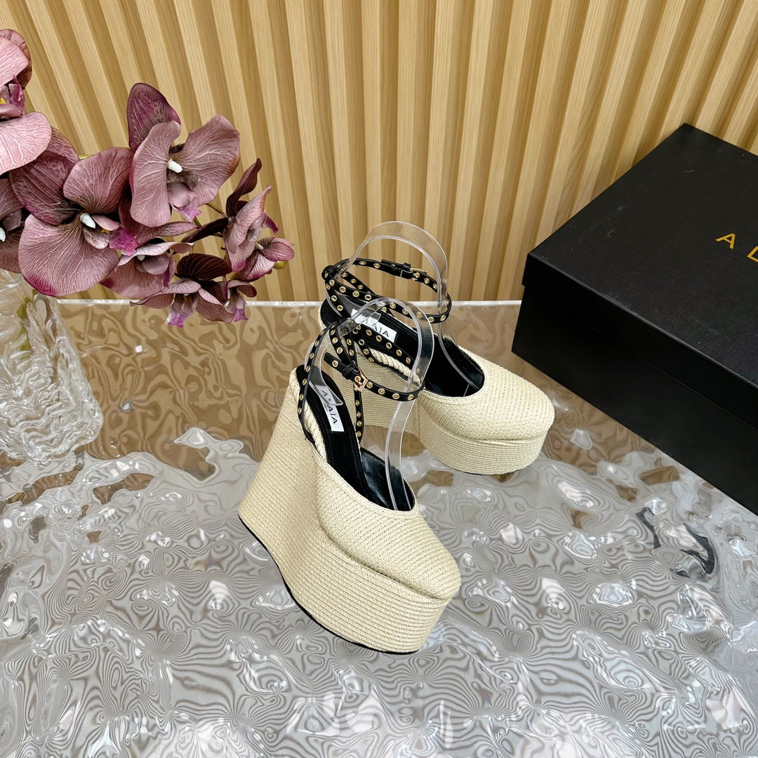 ALAIA LA WEDGE SANDALS IN WHITE PAPER STRAW