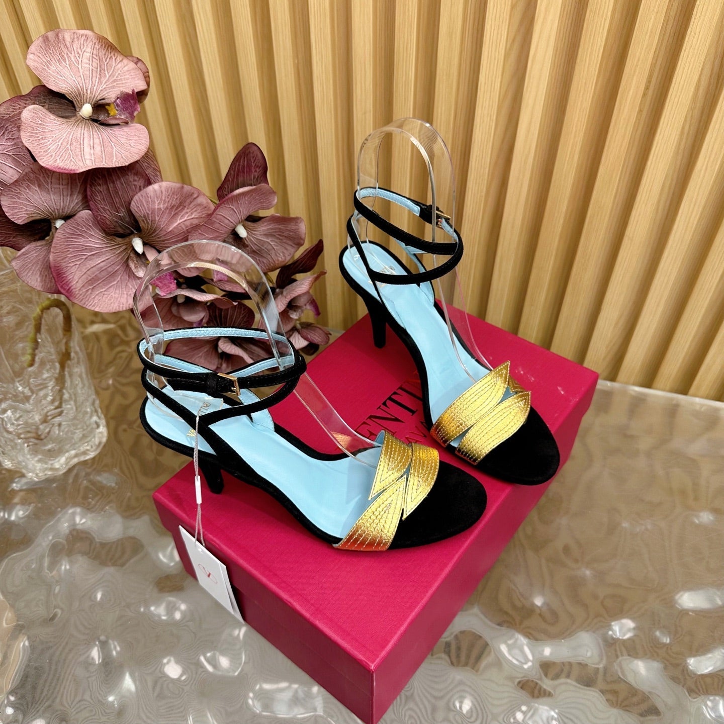 VT 25 Feuillage En Feuille Sandals Black Gold Cowhide 331125