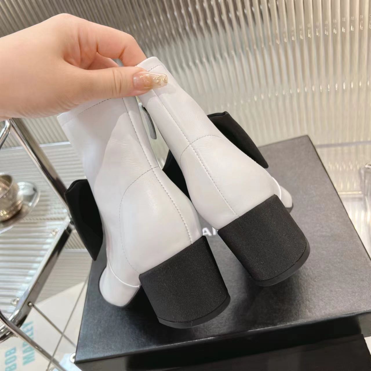 CC Short Boots 60mm White Camellia Cowhide