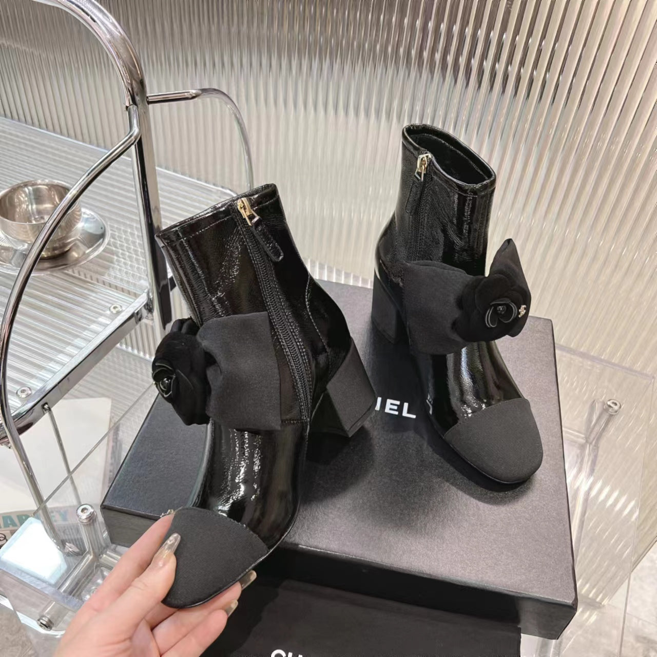 CC Short Boots 60mm Glossy Black Camellia Cowhide