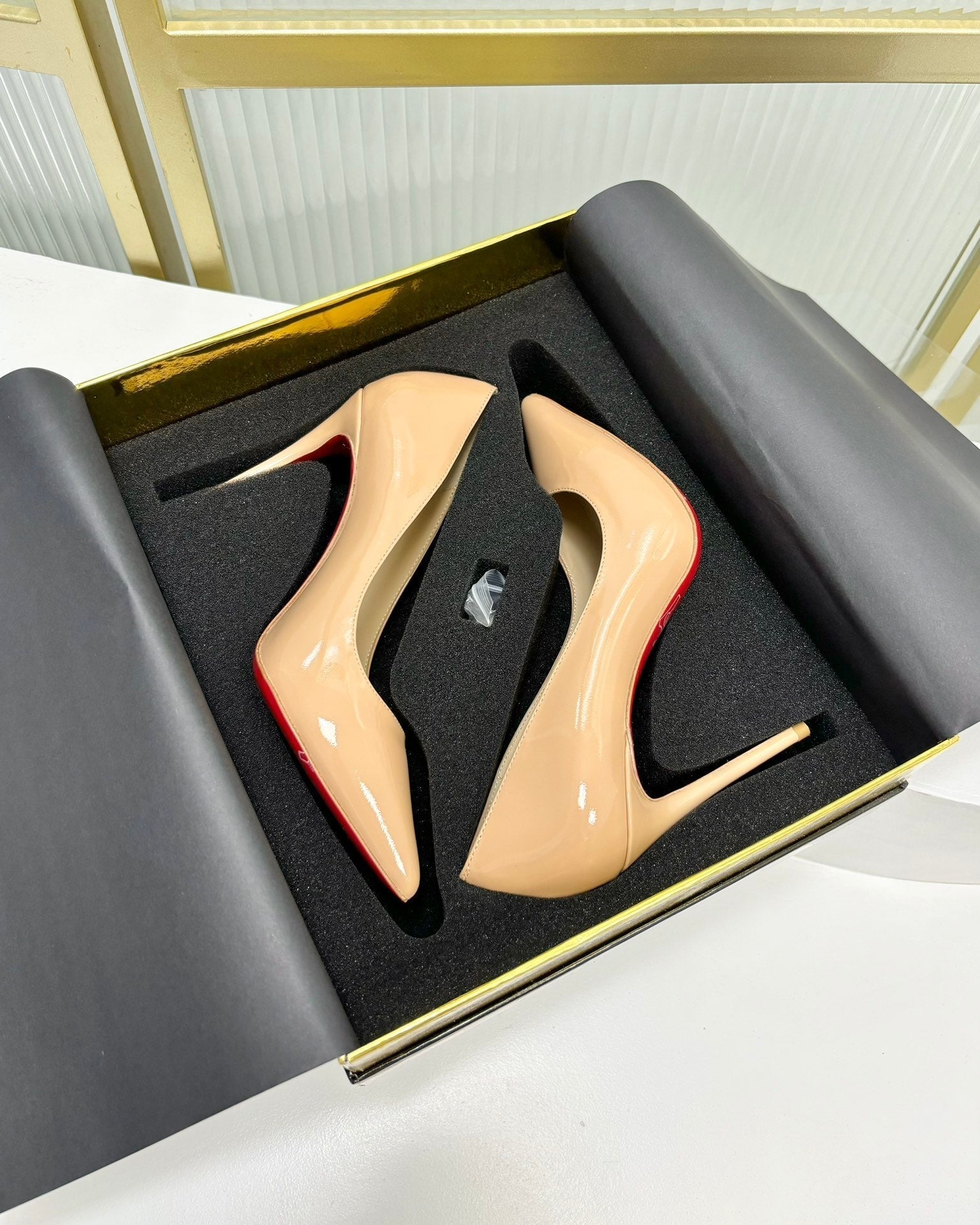 Cl Kate Pump Beige Red Patent Calfskin