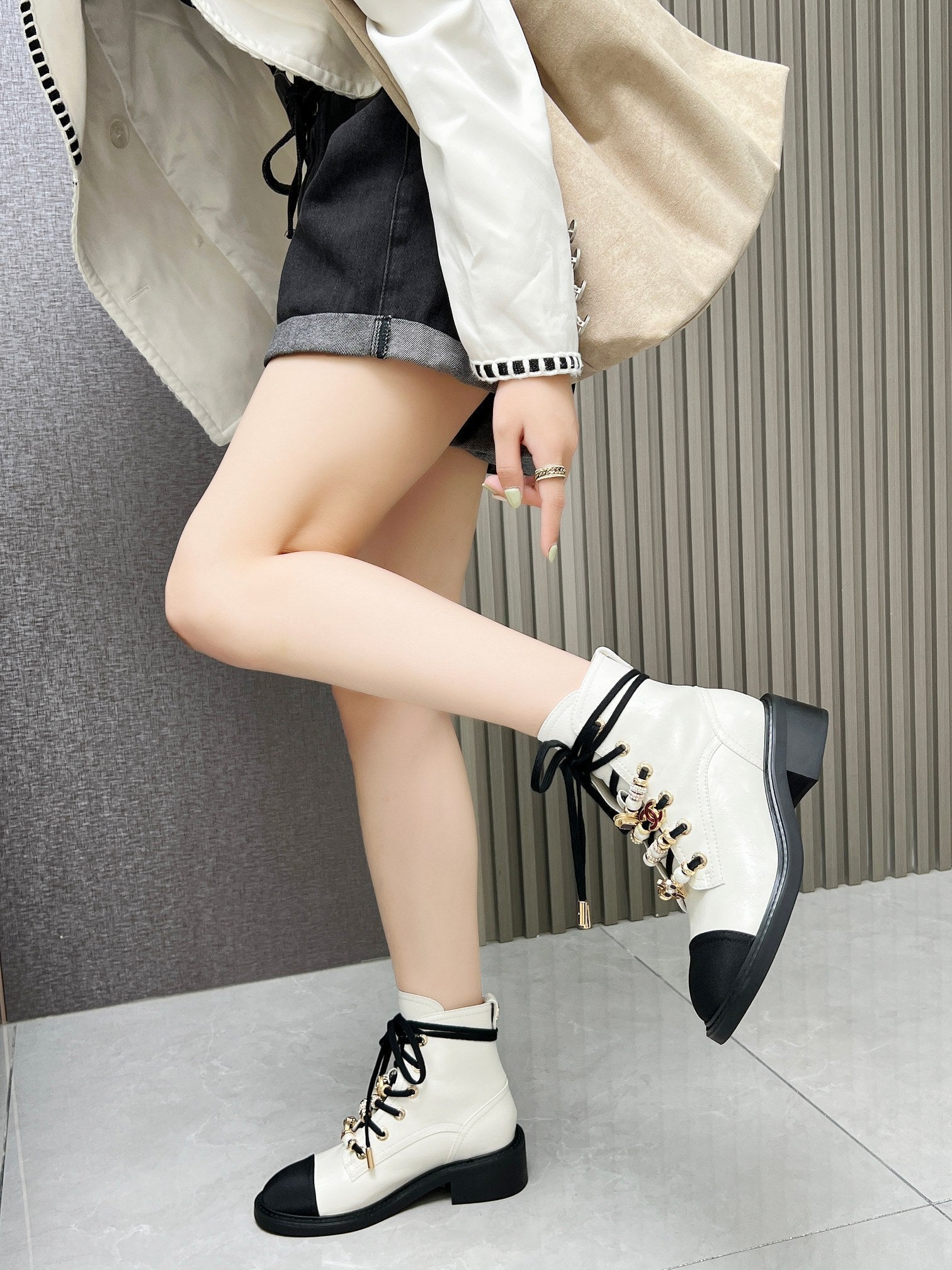 CC Combat Boots 50mm White Black Calfskin And Lycra Fabric 944550