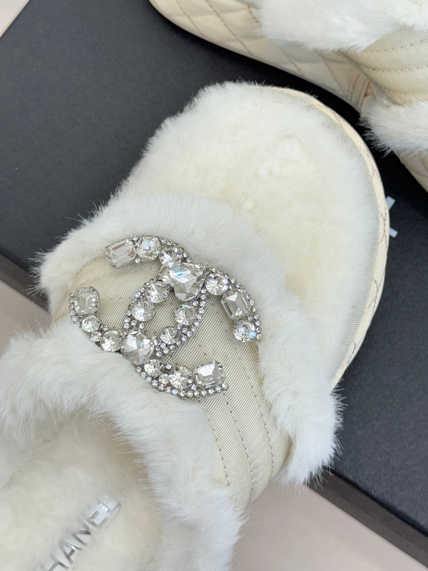 CC slipper double C rhinestone buckle white wool 512052