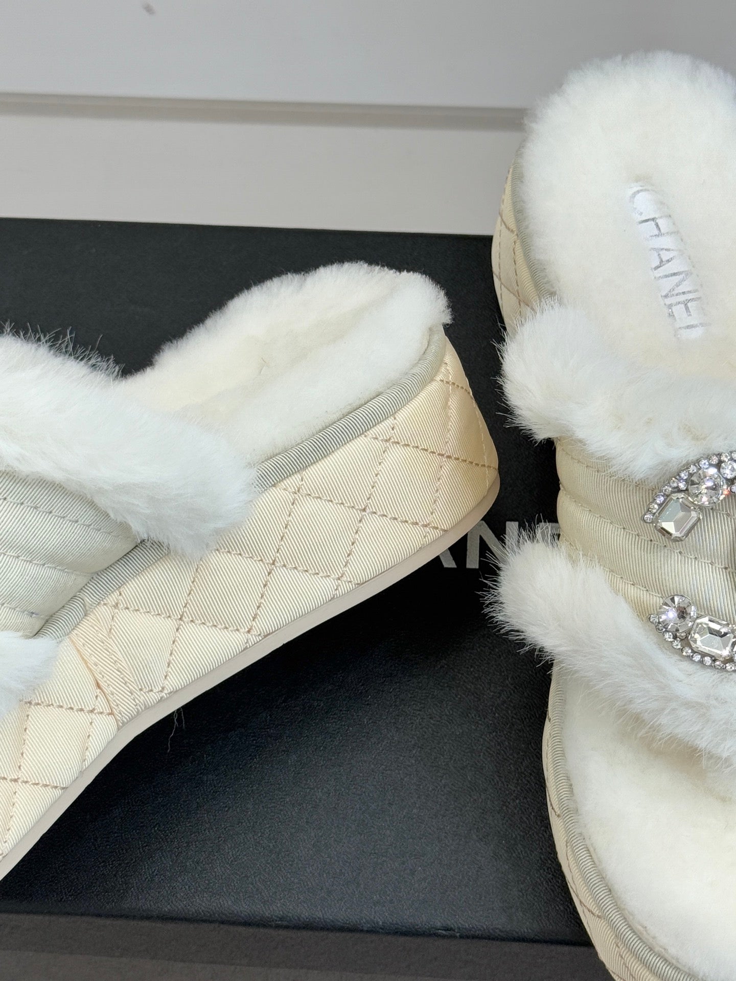 CC slipper double C rhinestone buckle white wool 512052