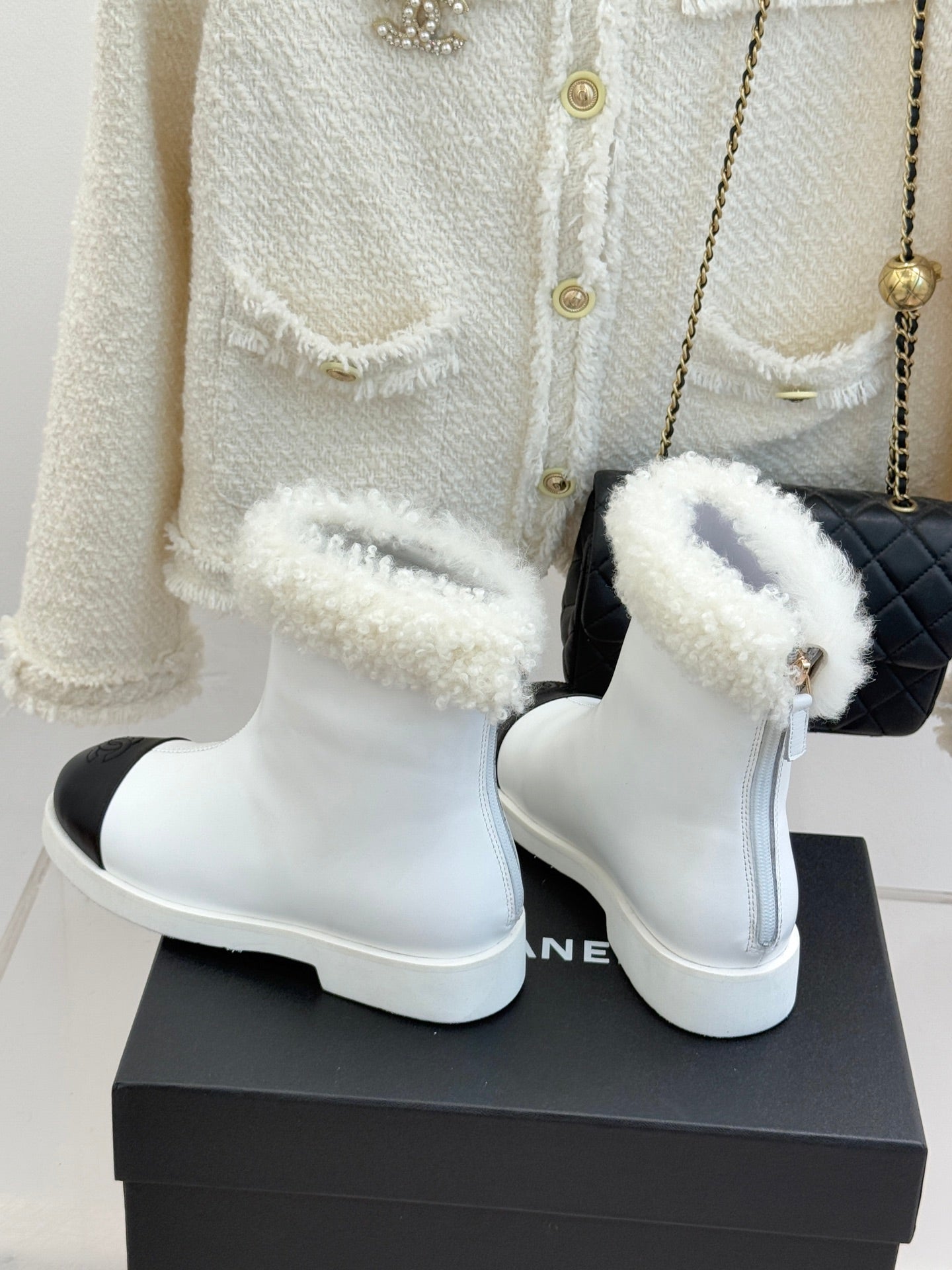 CC 25s Ankle Boots White Black Leather Wool 512070