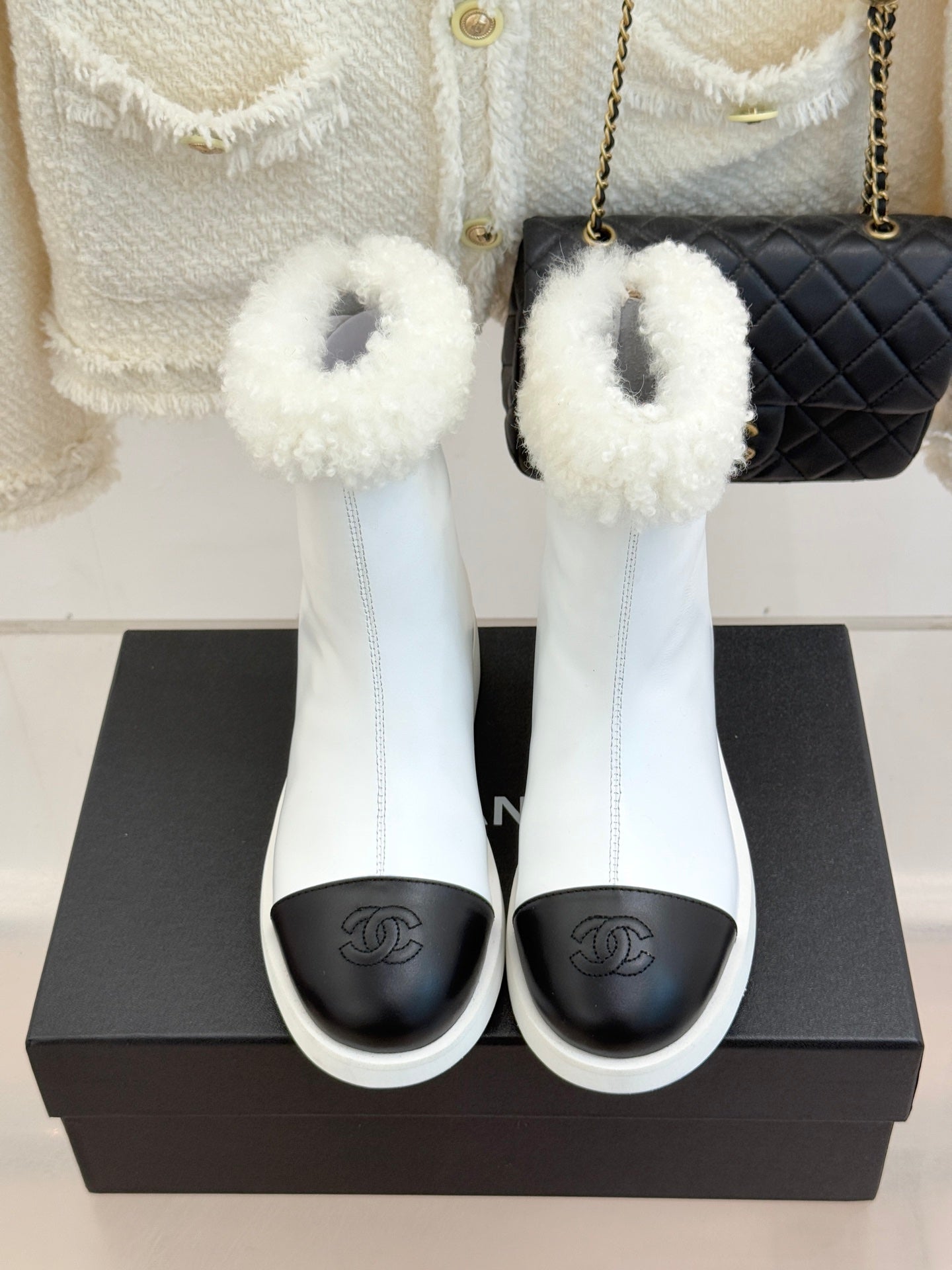 CC 25s Ankle Boots White Black Leather Wool 512070