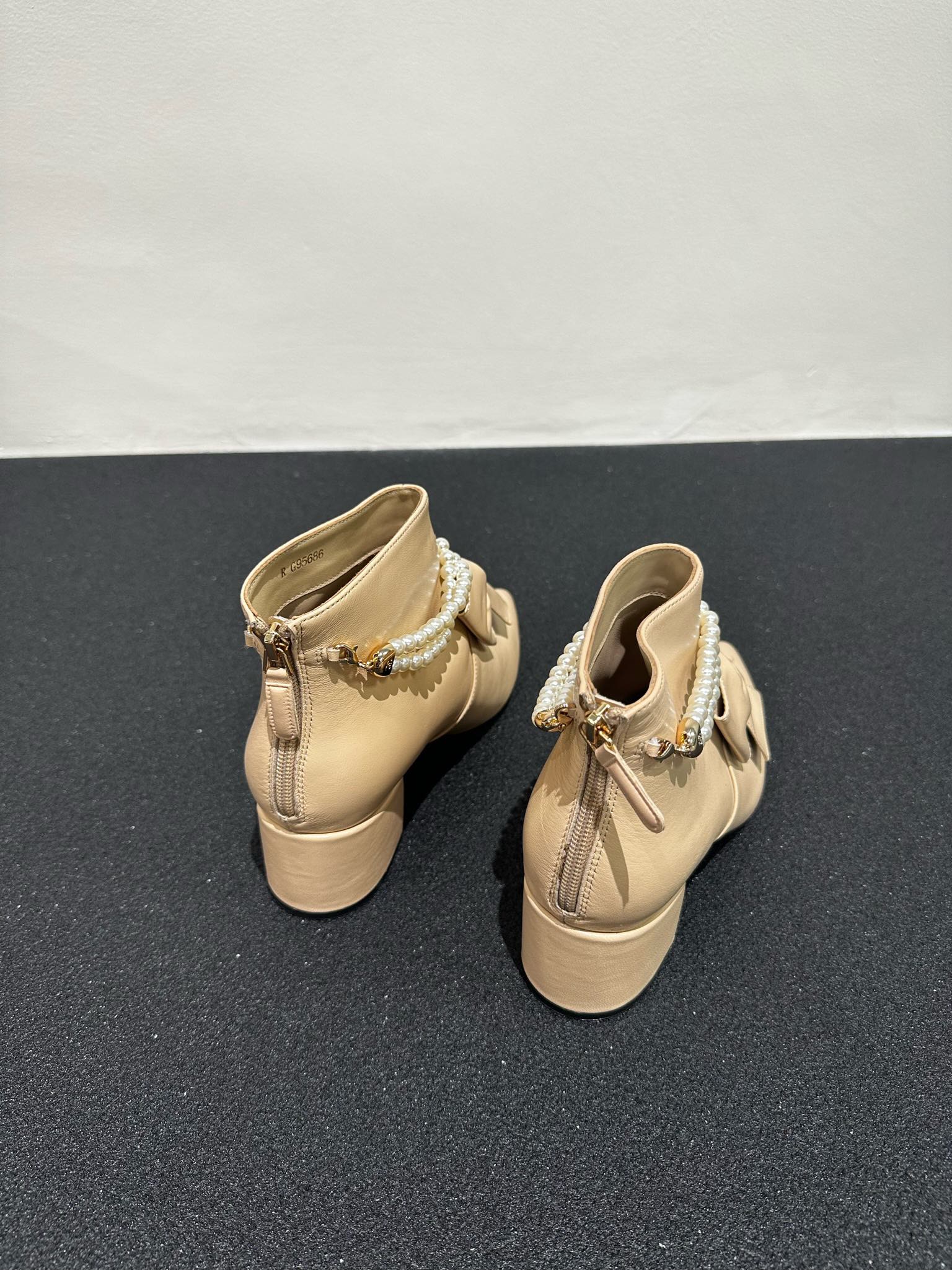 CC Ankle Boots Beige Bow Tie Cowhide