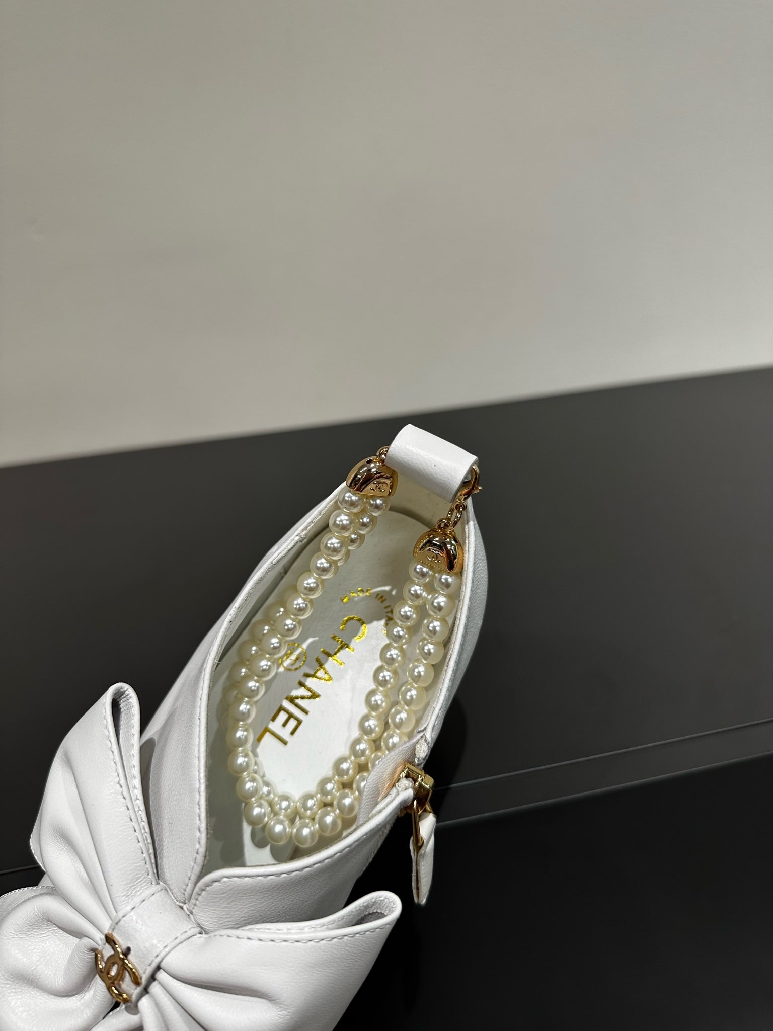 CCC Pointed Toe High Heels White Bow Tie Cowhide