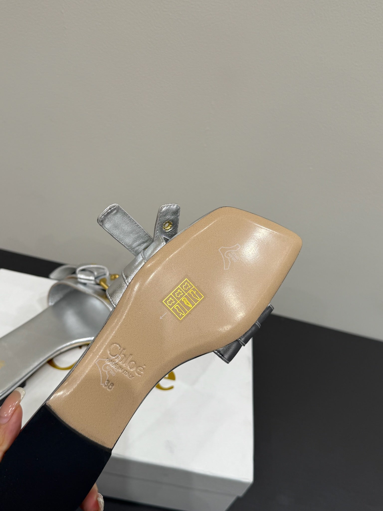 Loewe 25 Bow Metal Buckle Slide Sliver Cowhide