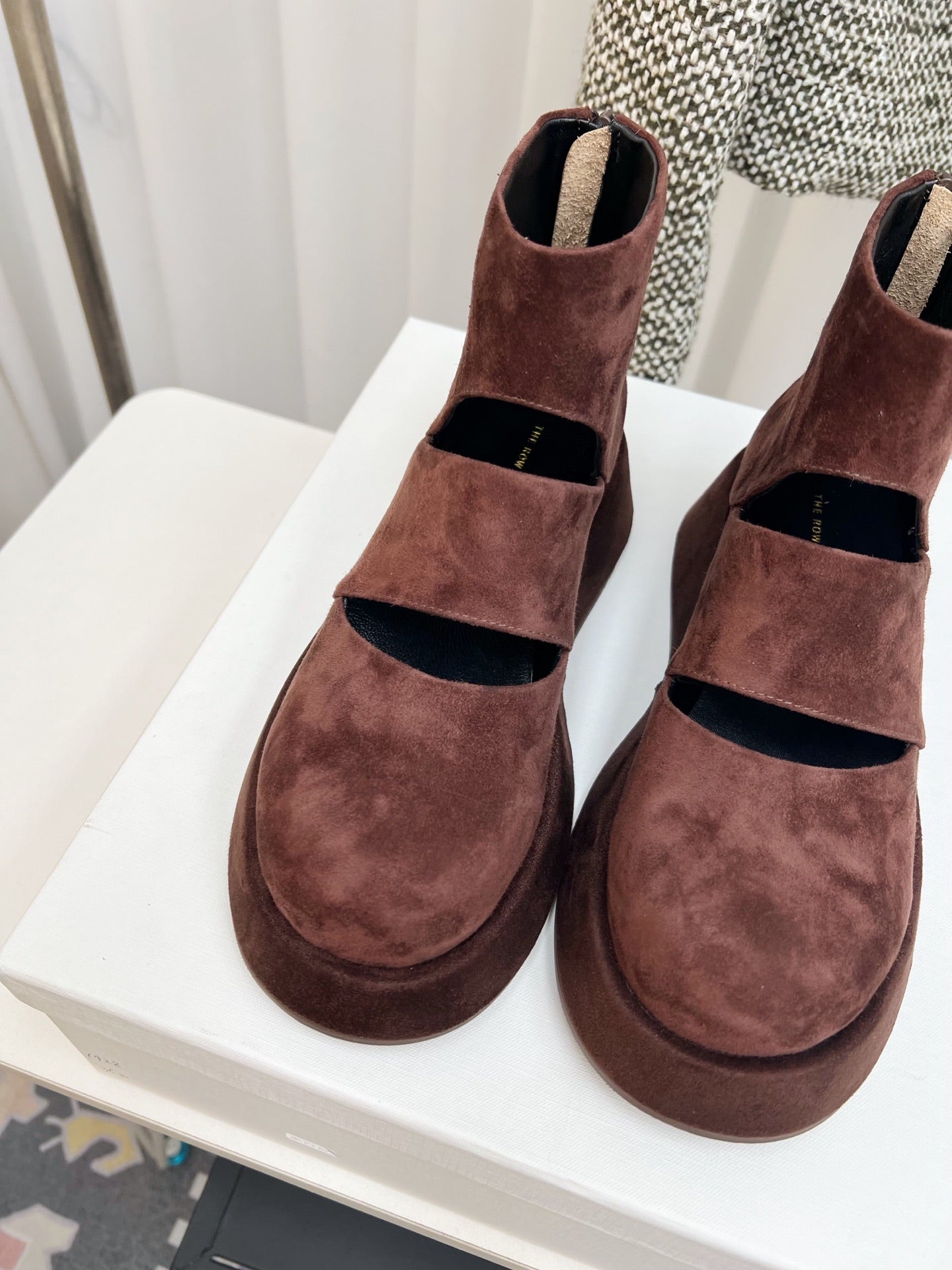 The Row 2025 Boot Coffee Suede Sheepskin 576056