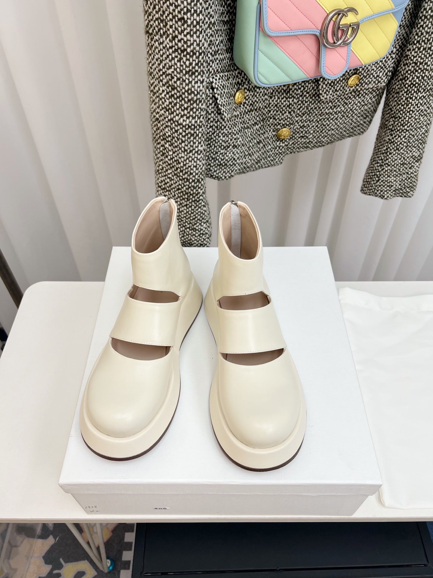 The Row 2025 Boot Off-white Sheepskin 576057