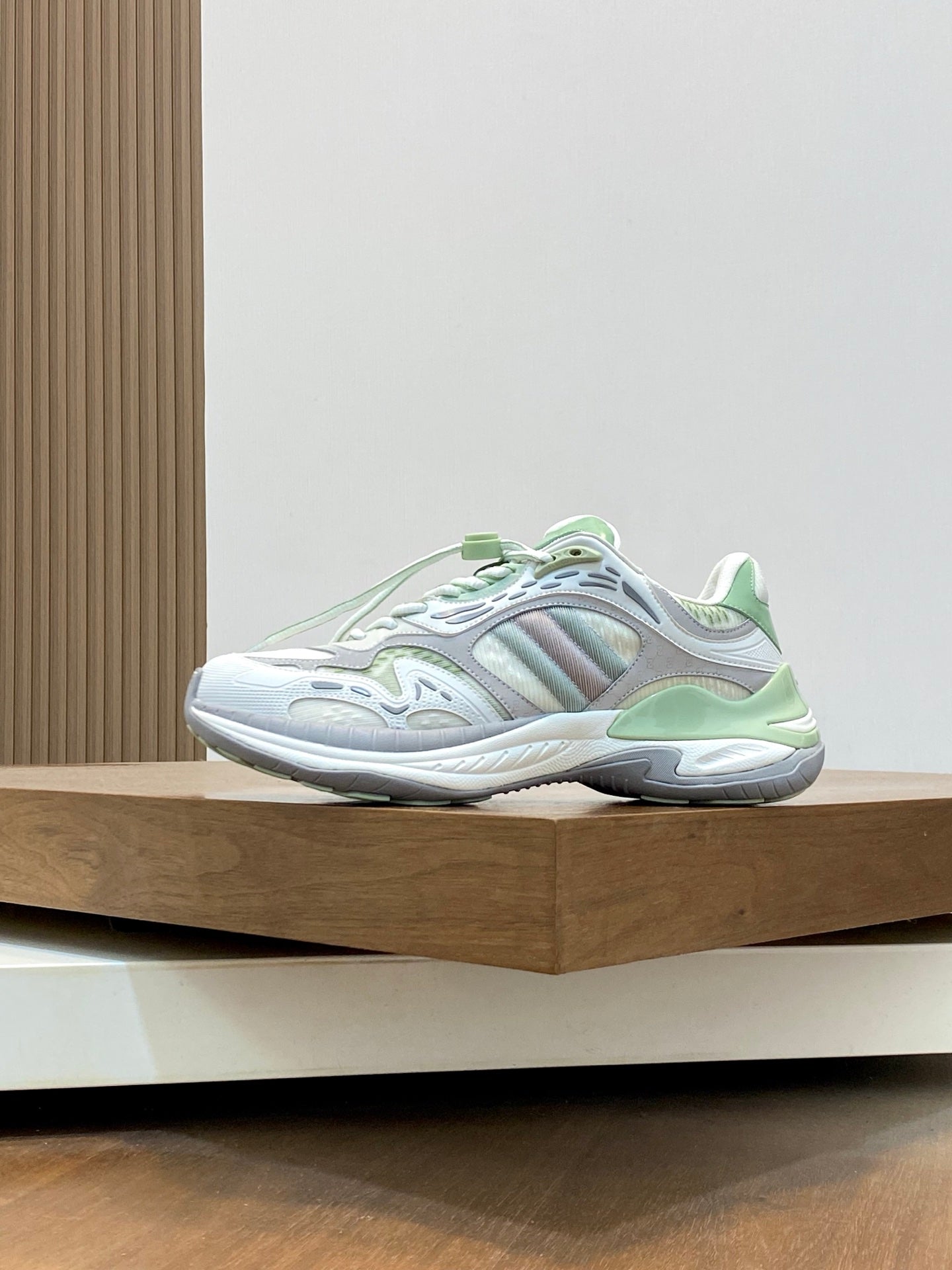 GG Men's 2.0 Sneakers Green White Cowhide 720705