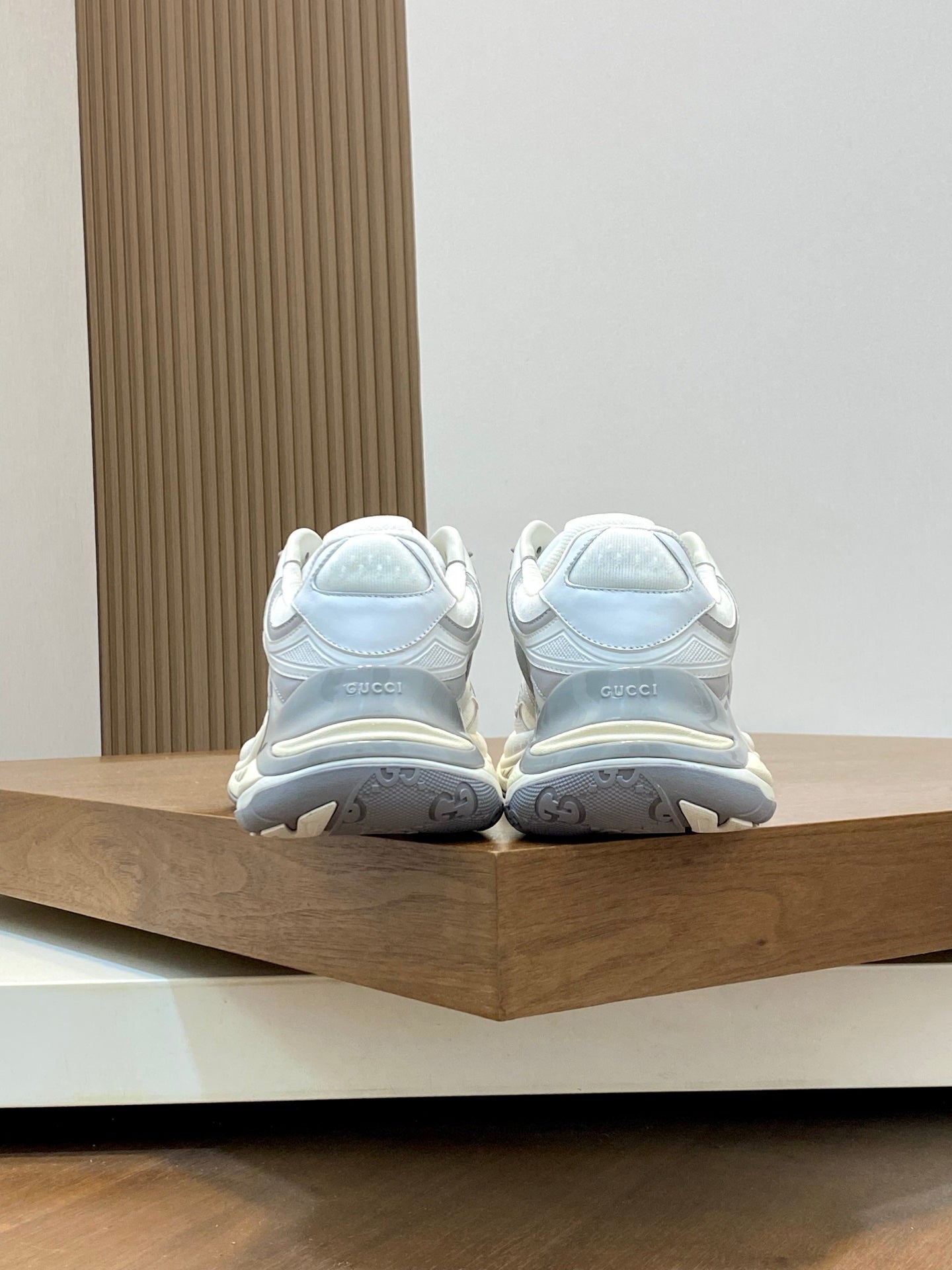 GG Men's 2.0 Sneakers White Grey Cowhide 720706