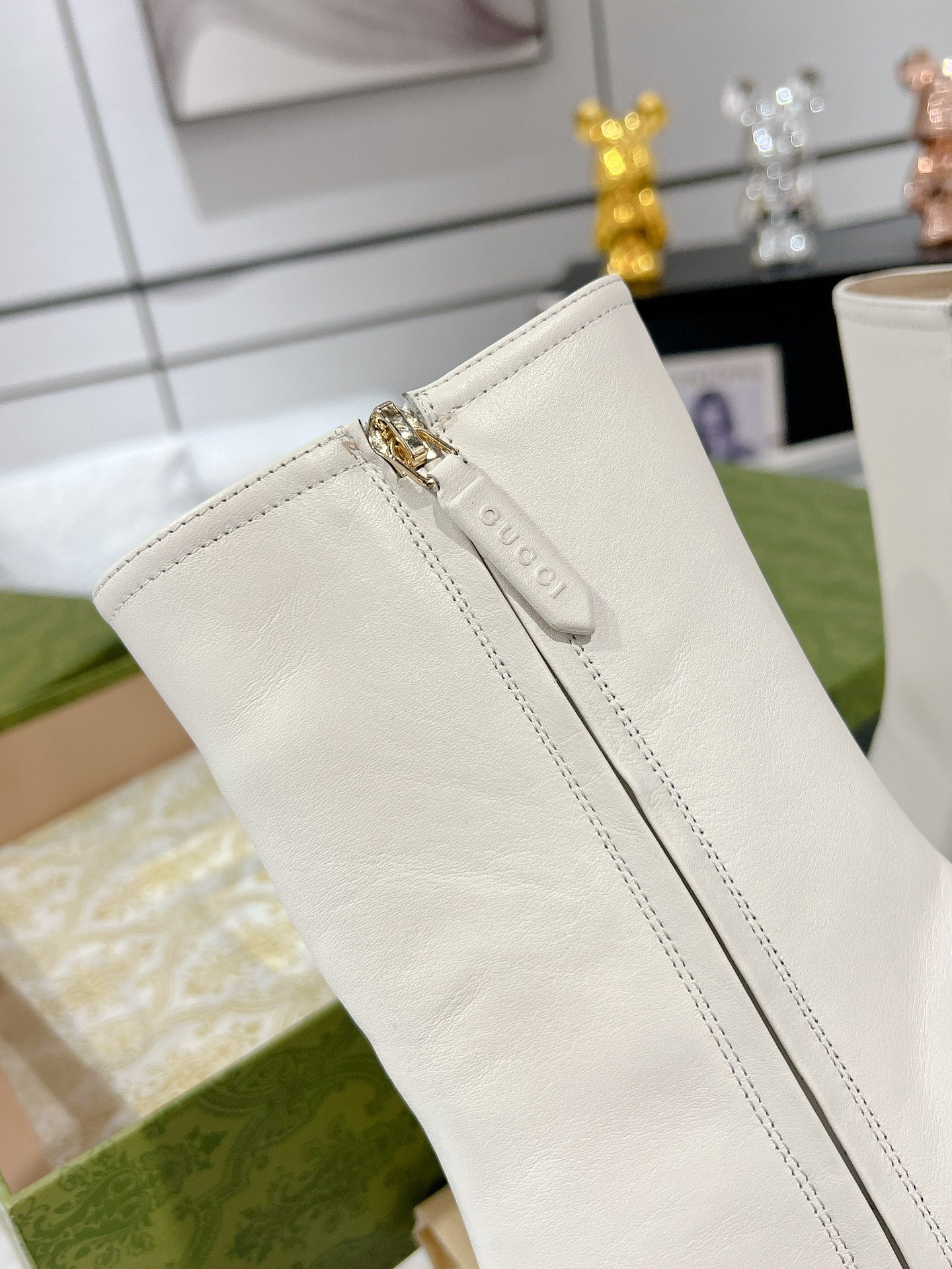 Gucci Horsebit Square Toe Mid-heeled Ankle Boots White Cowhide 490536