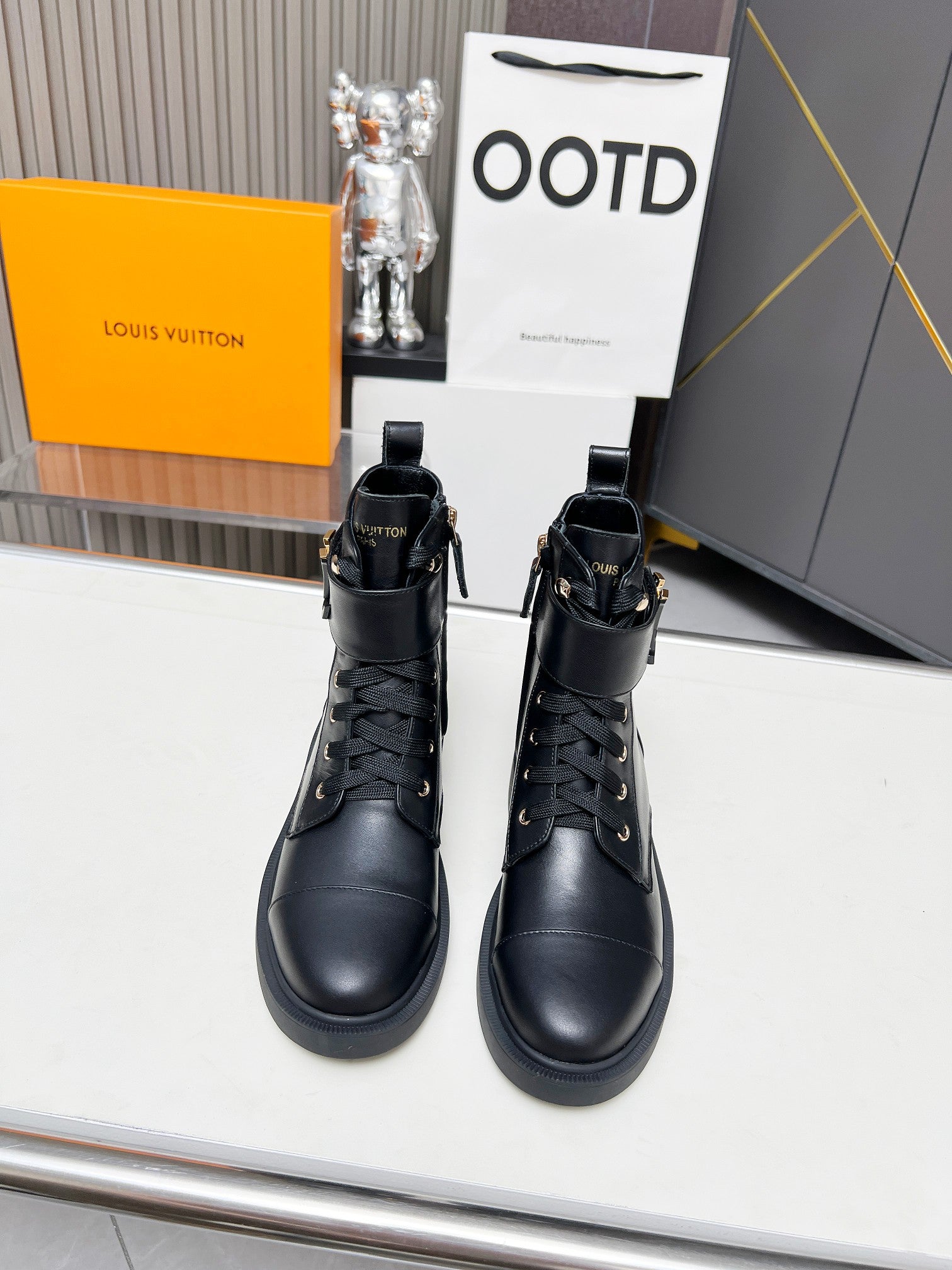 LV Citizen Boots Plain Black Cowhide