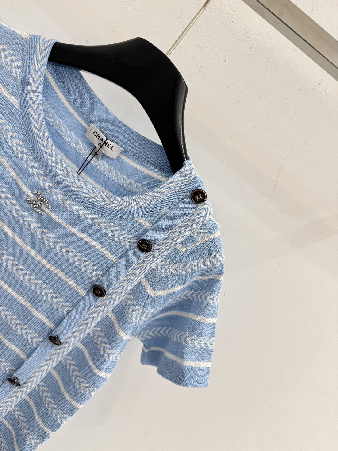 Chanel 2026 Short-Sleeve Top with Stylish Button Decorations Cotton 327103