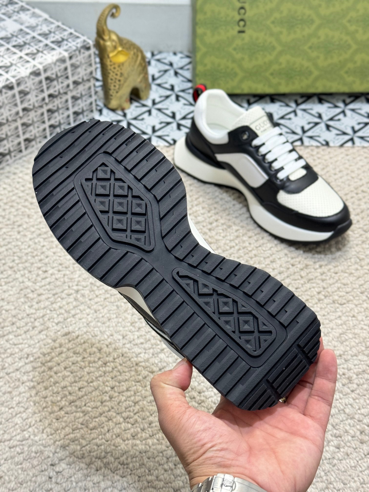 GG Men's Sneaker Black White Sheepskin 524704