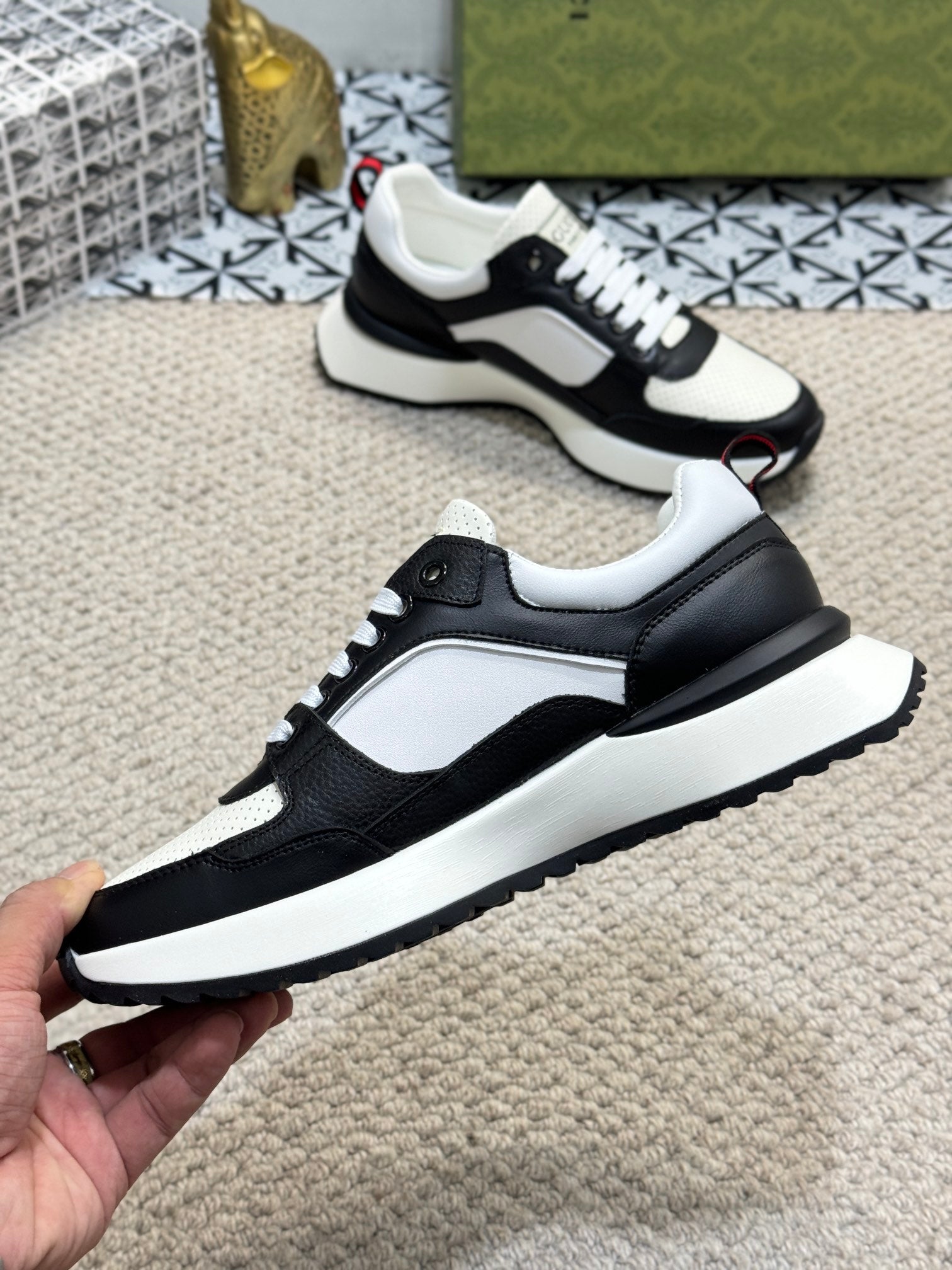 GG Men's Sneaker Black White Sheepskin 524704