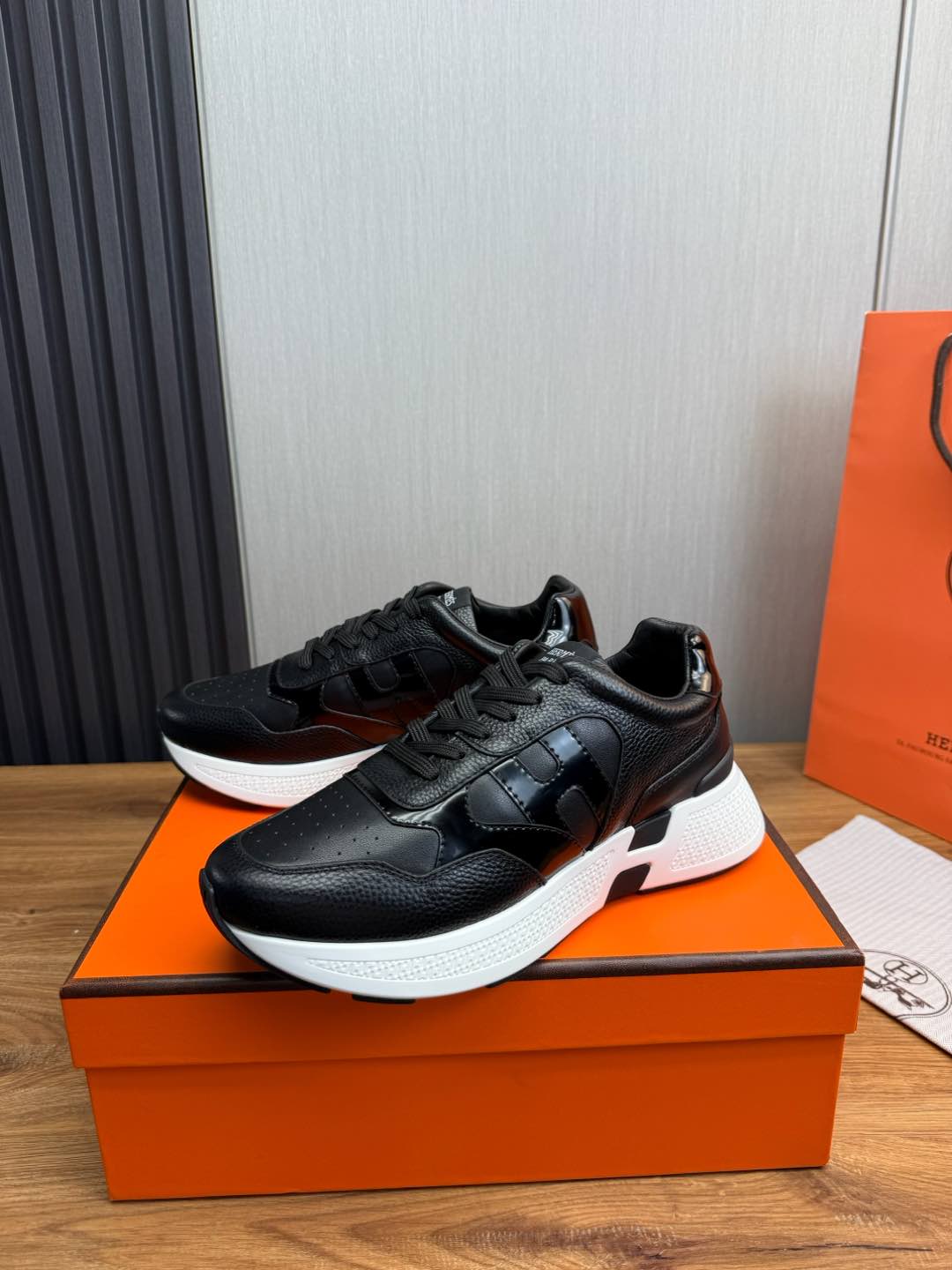 HM Men's Sneaker Black Cowhide 519230