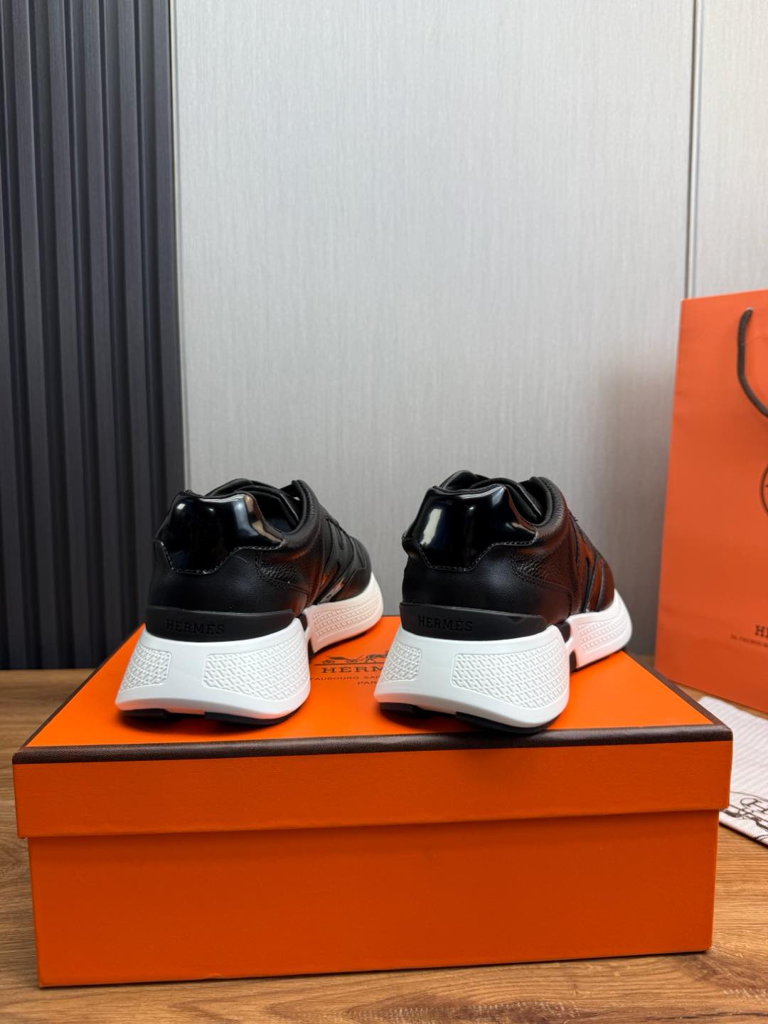 HM Men's Sneaker Black Cowhide 519230