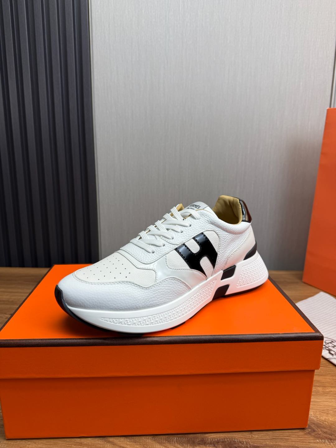 HM Men's Sneaker White Cowhide 519231