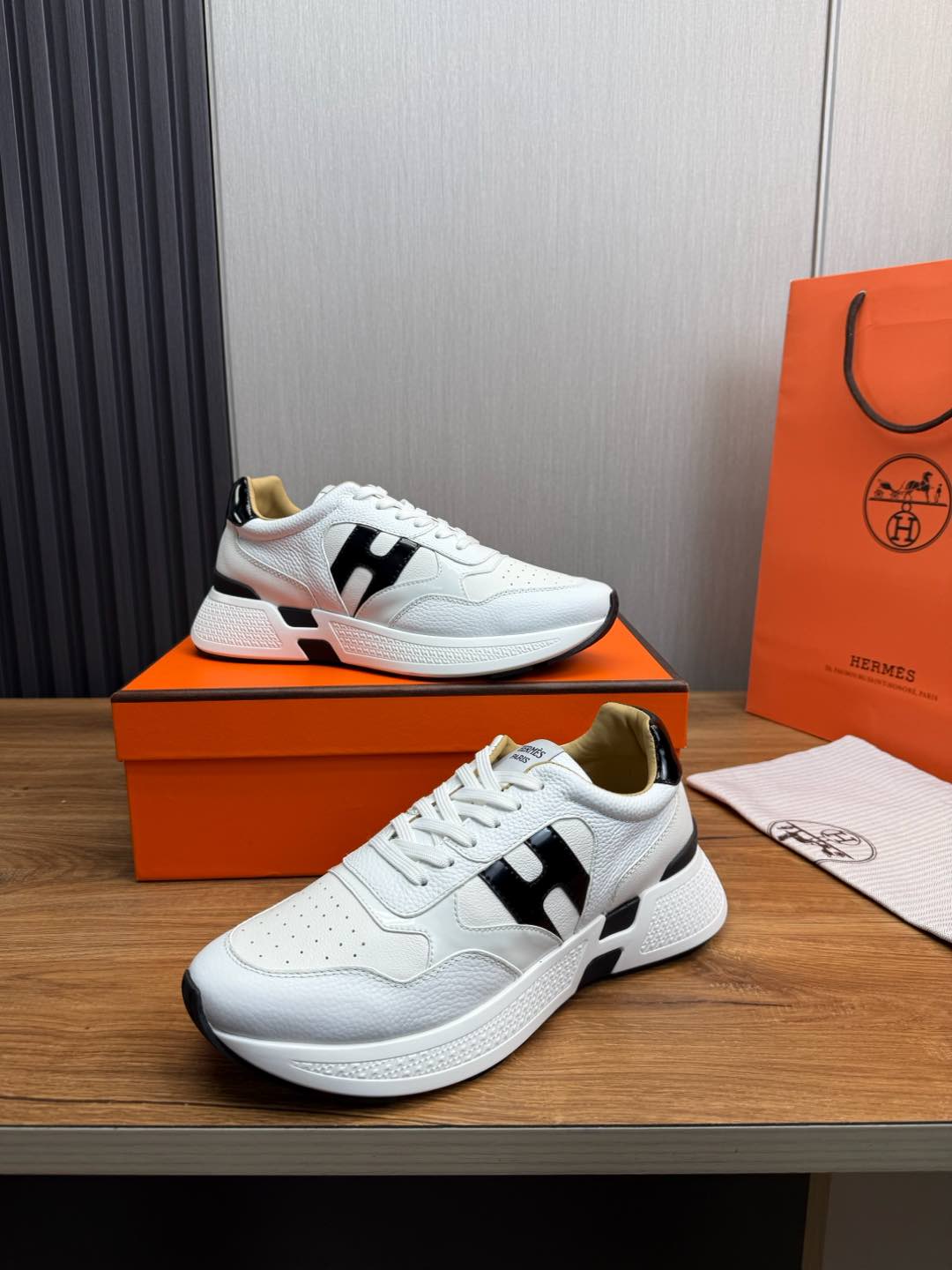 HM Men's Sneaker White Cowhide 519231