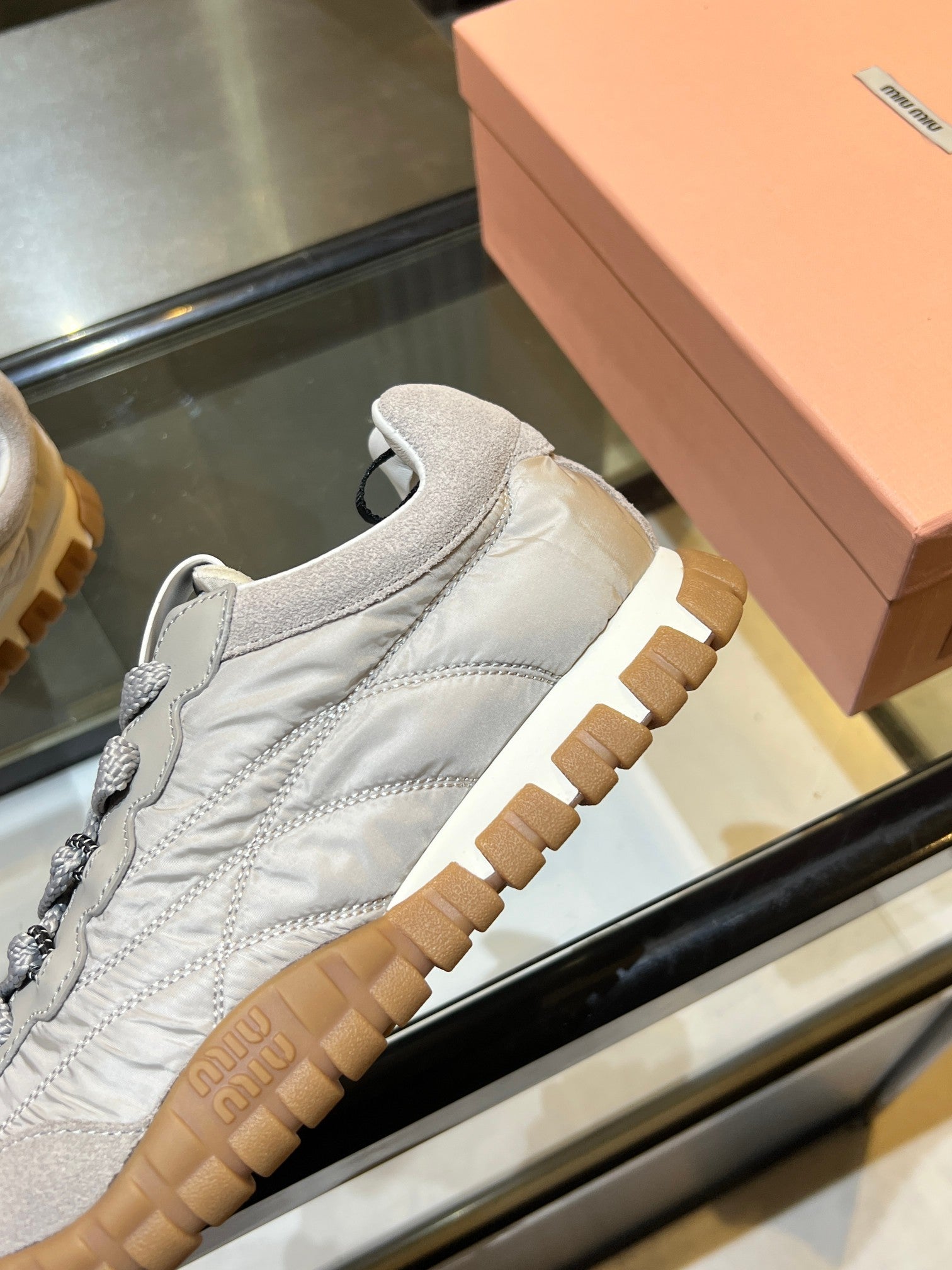 MIU 26ss Sneaker Gray Fabric Suede 625652