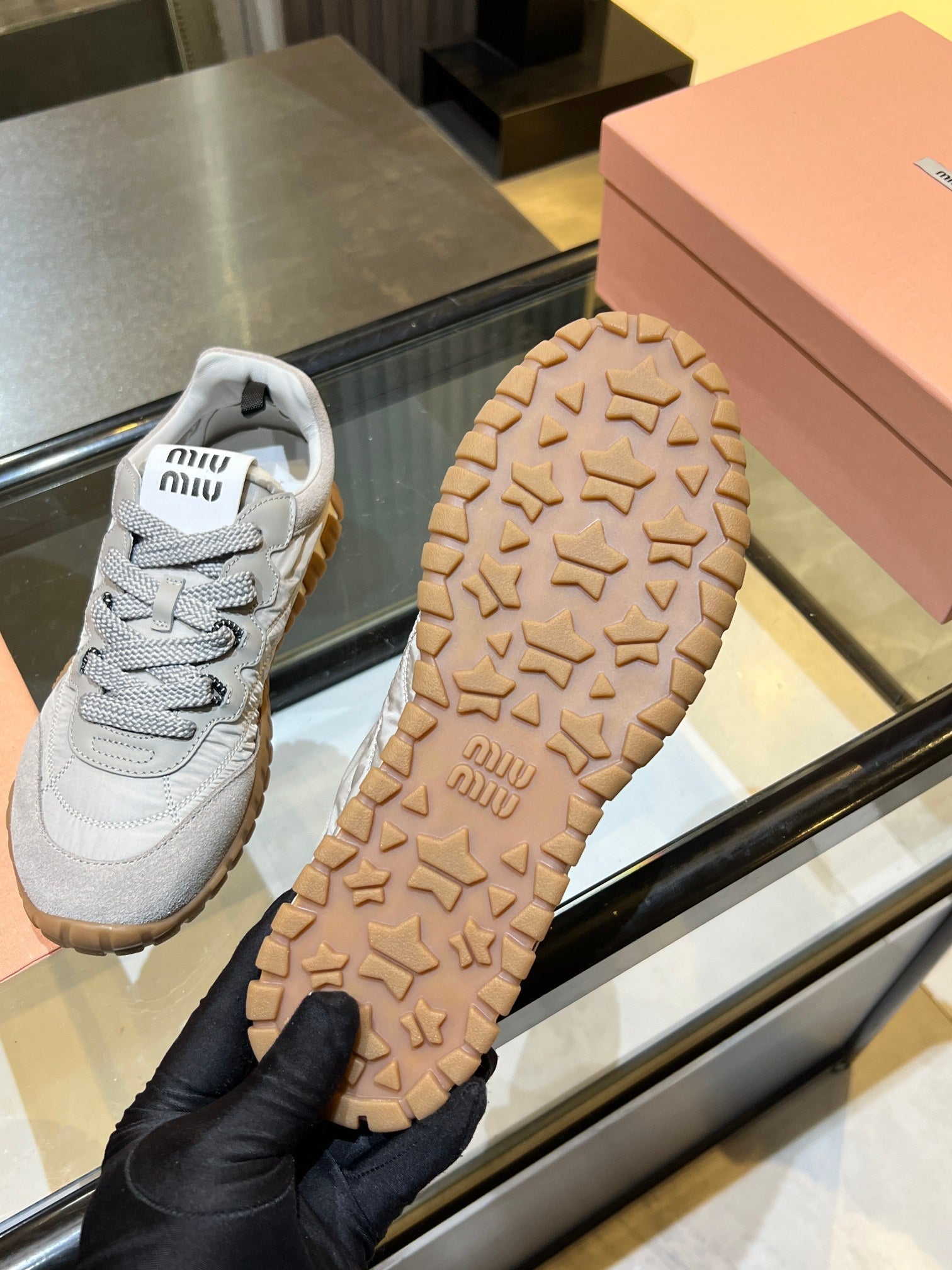 MIU 26ss Sneaker Gray Fabric Suede 625652