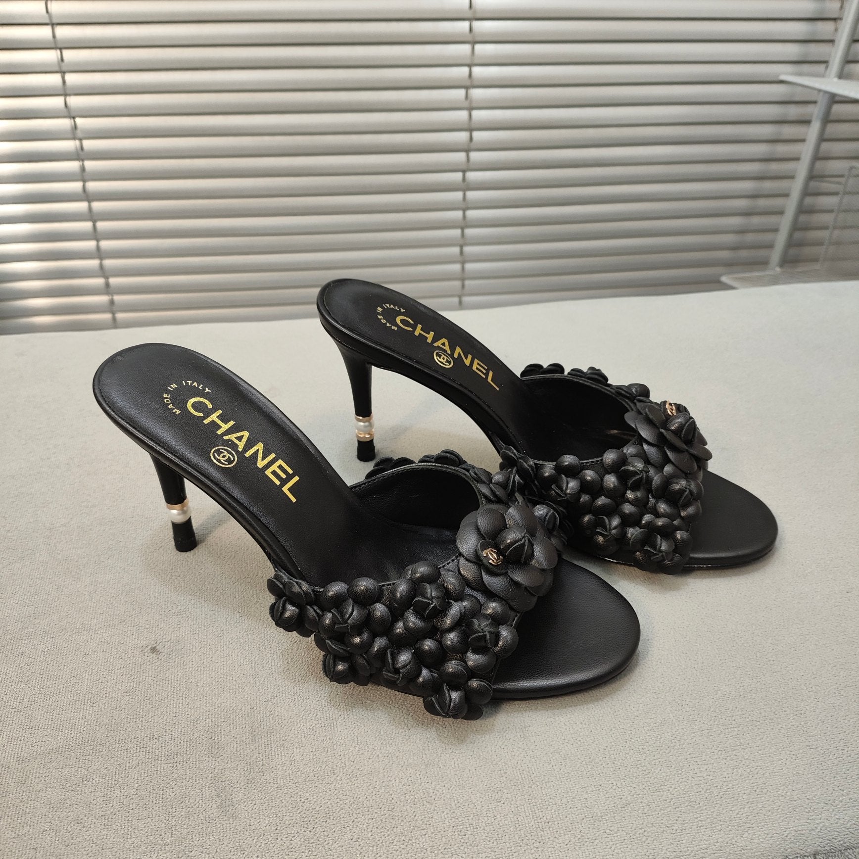 mule sandal 80 black calfskin flower