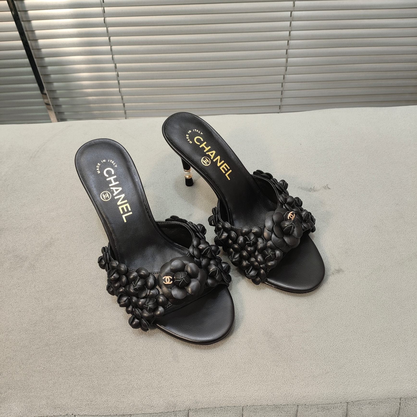mule sandal 80 black calfskin flower