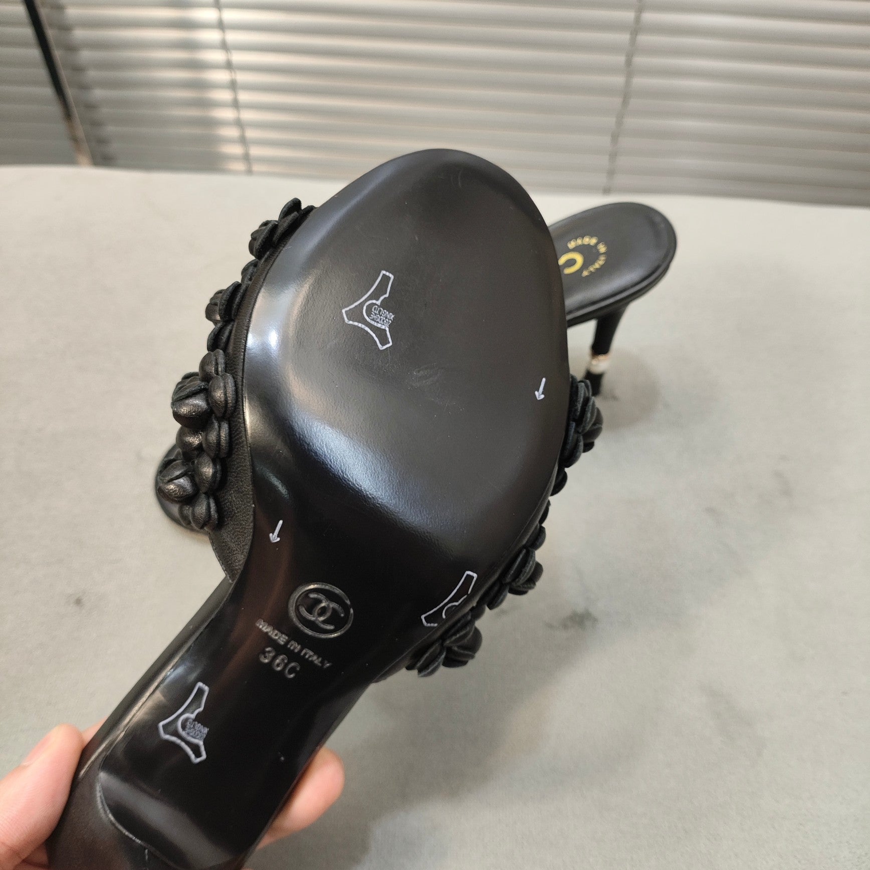 mule sandal 80 black calfskin flower