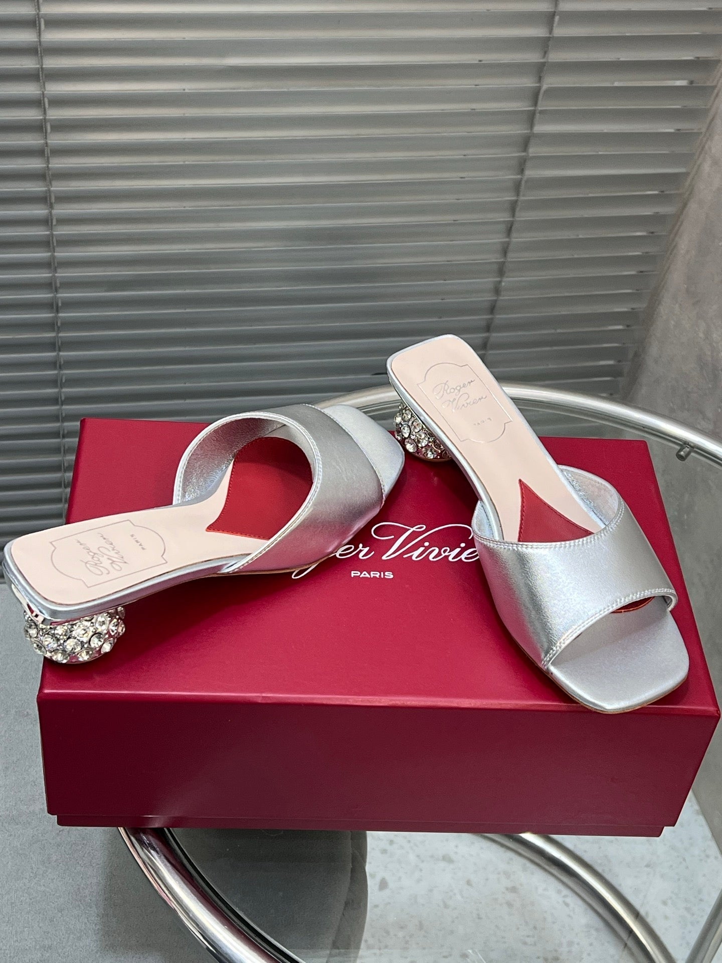 Viv Diamond Sole Mules Silver Cowhide 267687