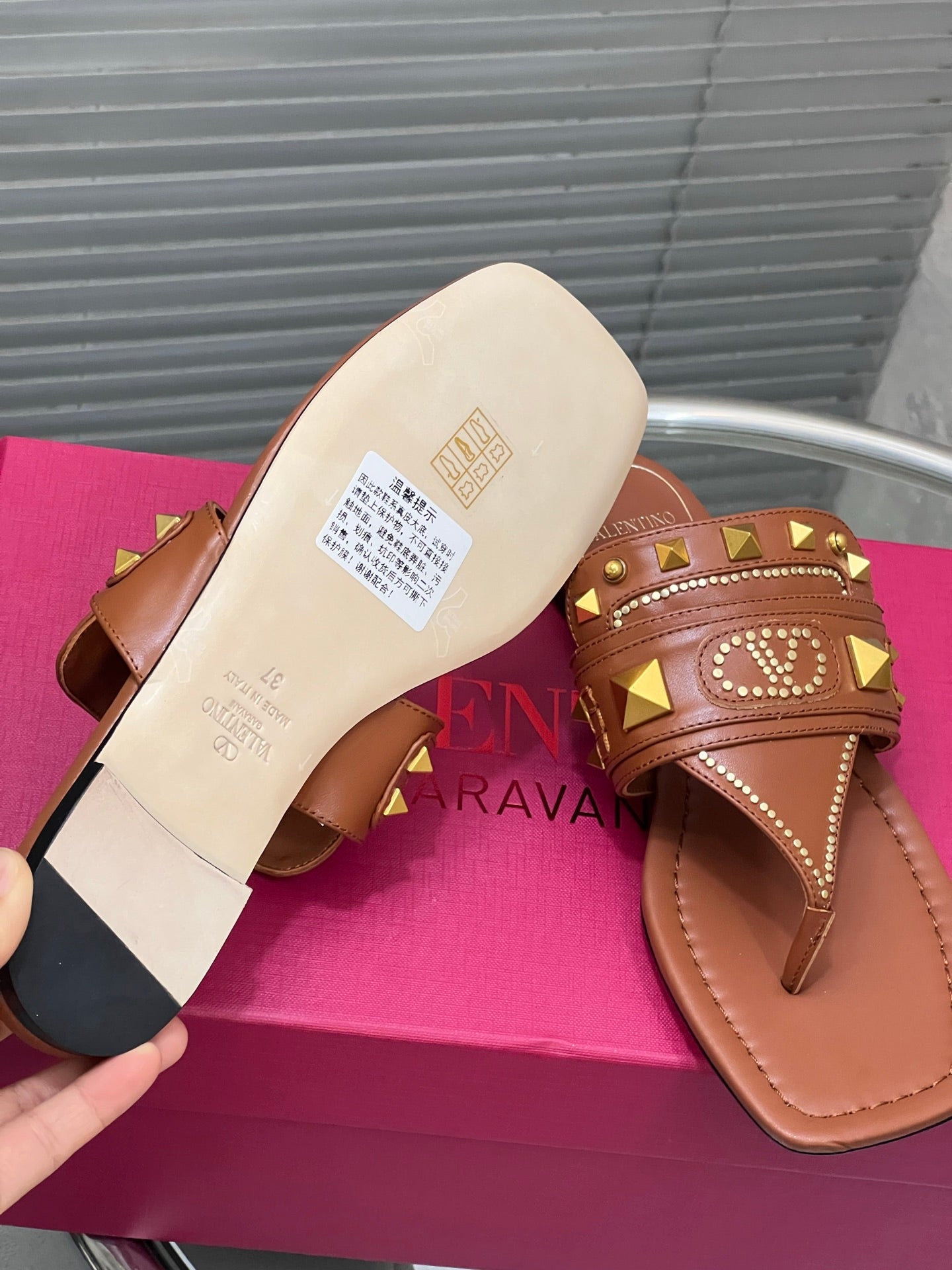 VT Rockstud Thong Sandals Brown Cowhide