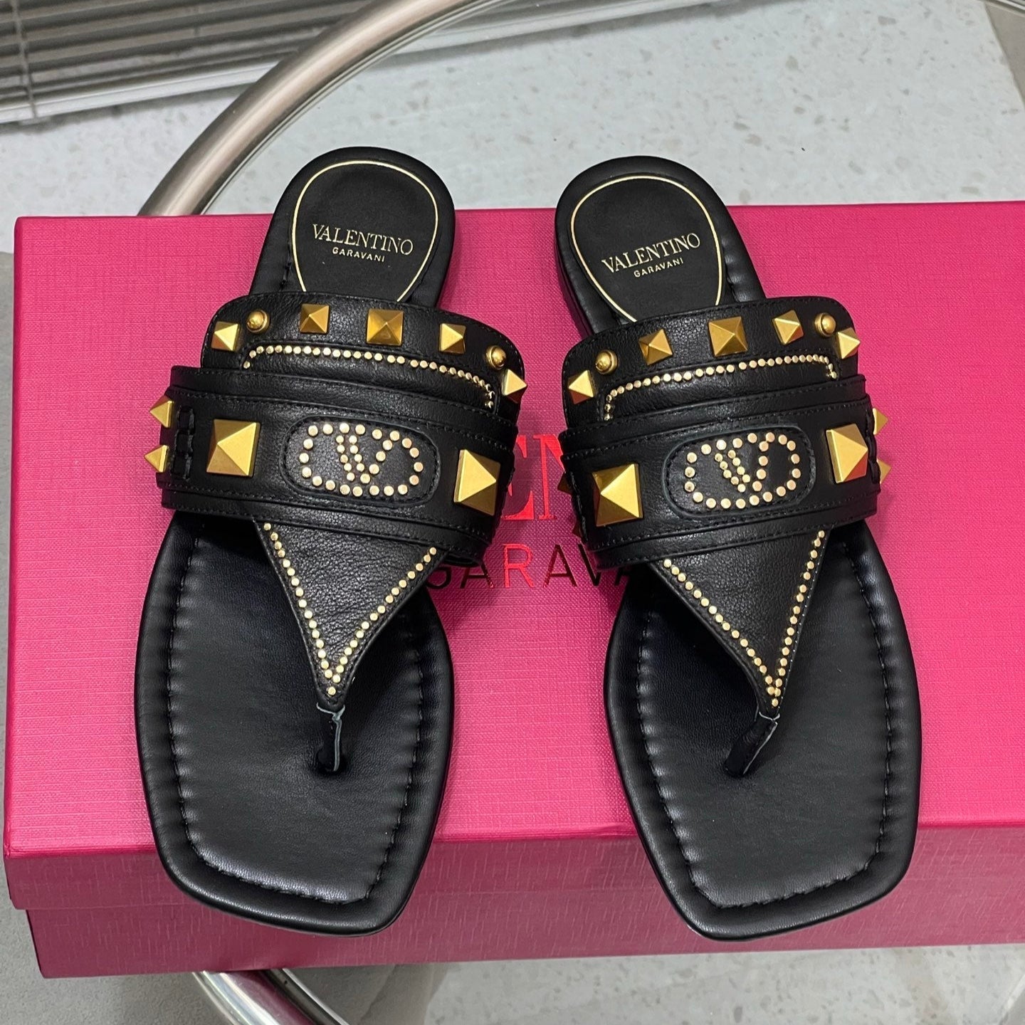 VT Rockstud Thong Sandals Black Cowhide