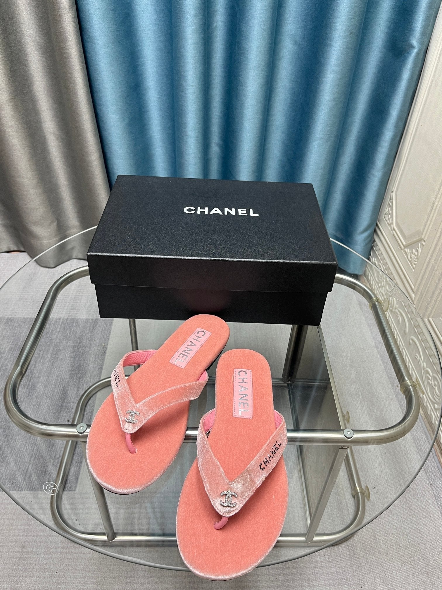 CC 25 Thong Sandal Pink Velvet Diamond