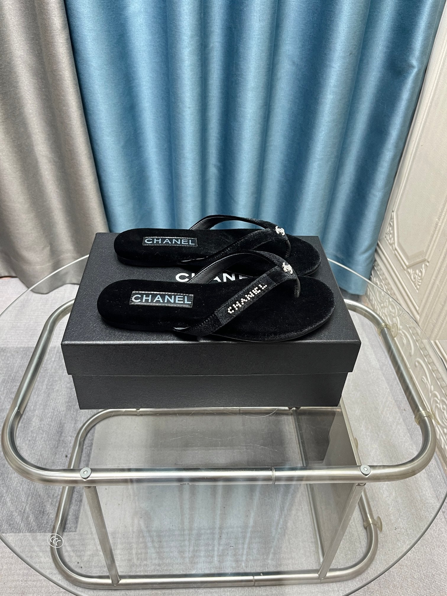 CC 25 Thong Sandal Black Velvet Diamond